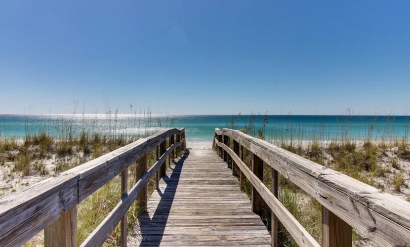Cozy, top-floor beachfront condo with pool, pool spa, & beach access