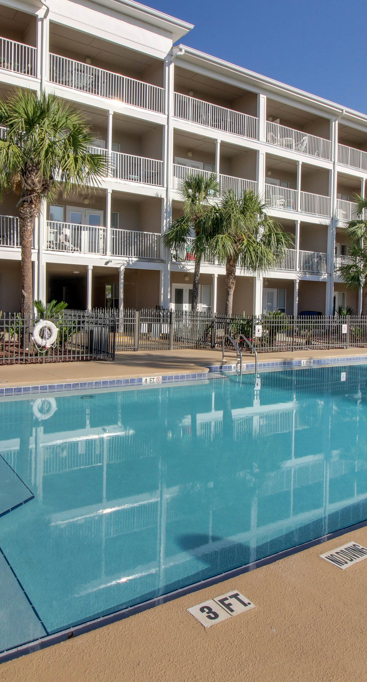 Cozy, top-floor beachfront condo with pool, pool spa, & beach access