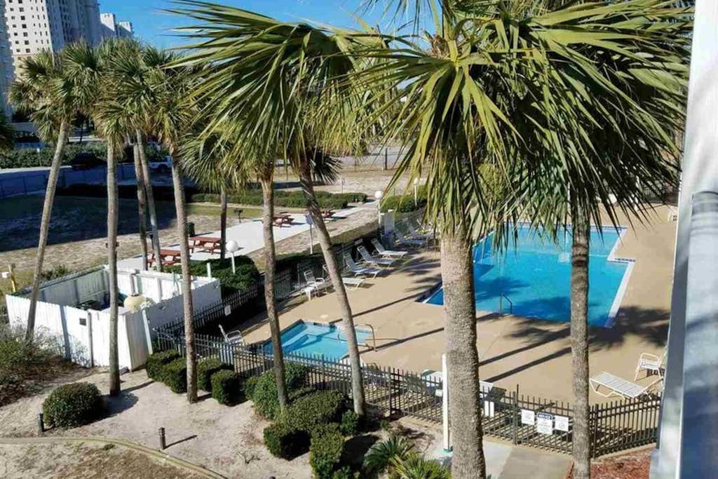 Cozy, top-floor beachfront condo with pool, pool spa, & beach access