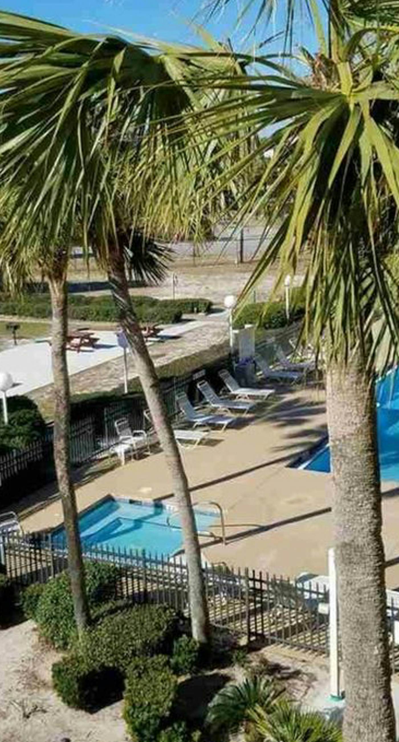 Cozy, top-floor beachfront condo with pool, pool spa, & beach access