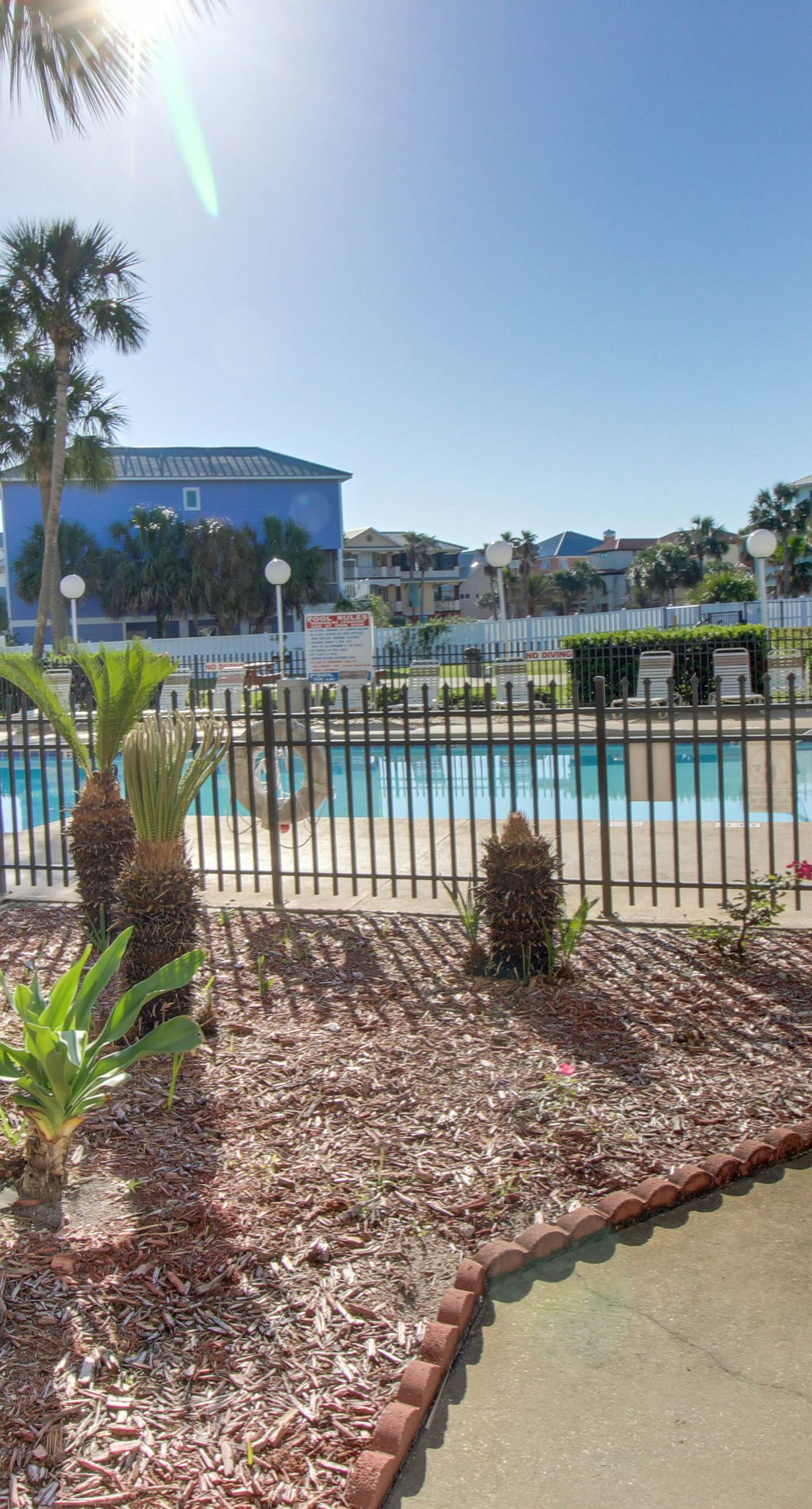 Cozy, top-floor beachfront condo with pool, pool spa, & beach access