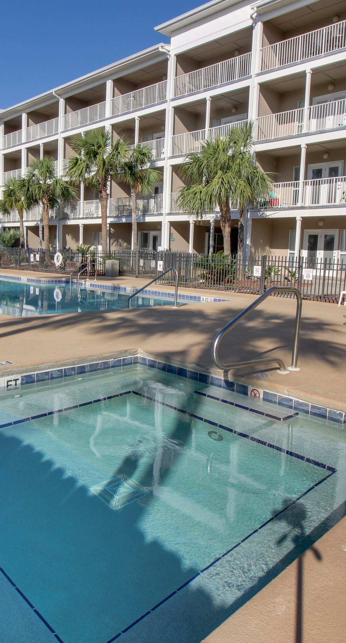 Cozy, top-floor beachfront condo with pool, pool spa, & beach access