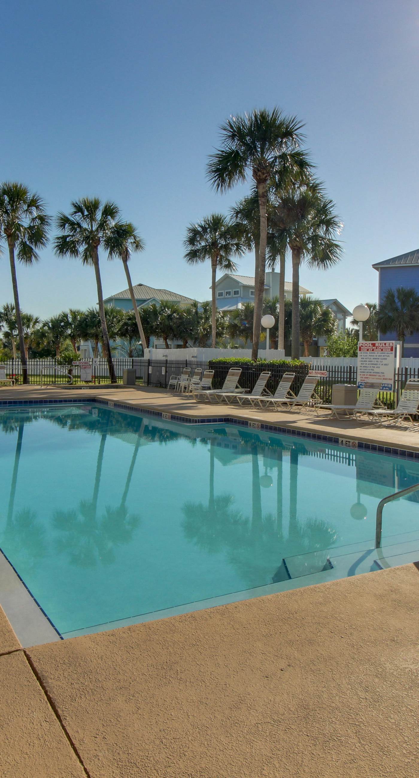 Cozy, top-floor beachfront condo with pool, pool spa, & beach access