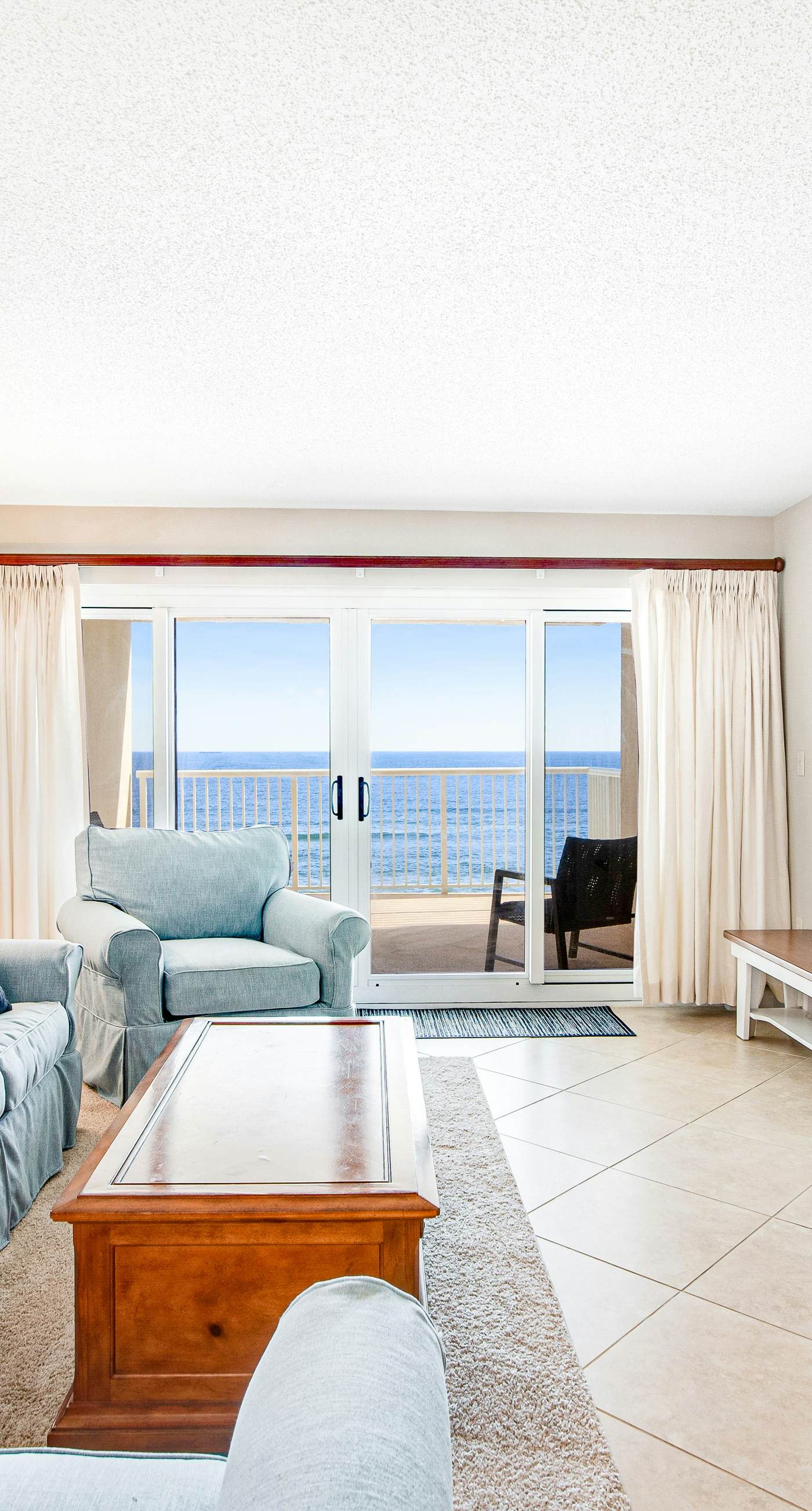 Gorgeous Oceanfront condo with washer/dryer, Gulf-front balcony & pool/hot tub