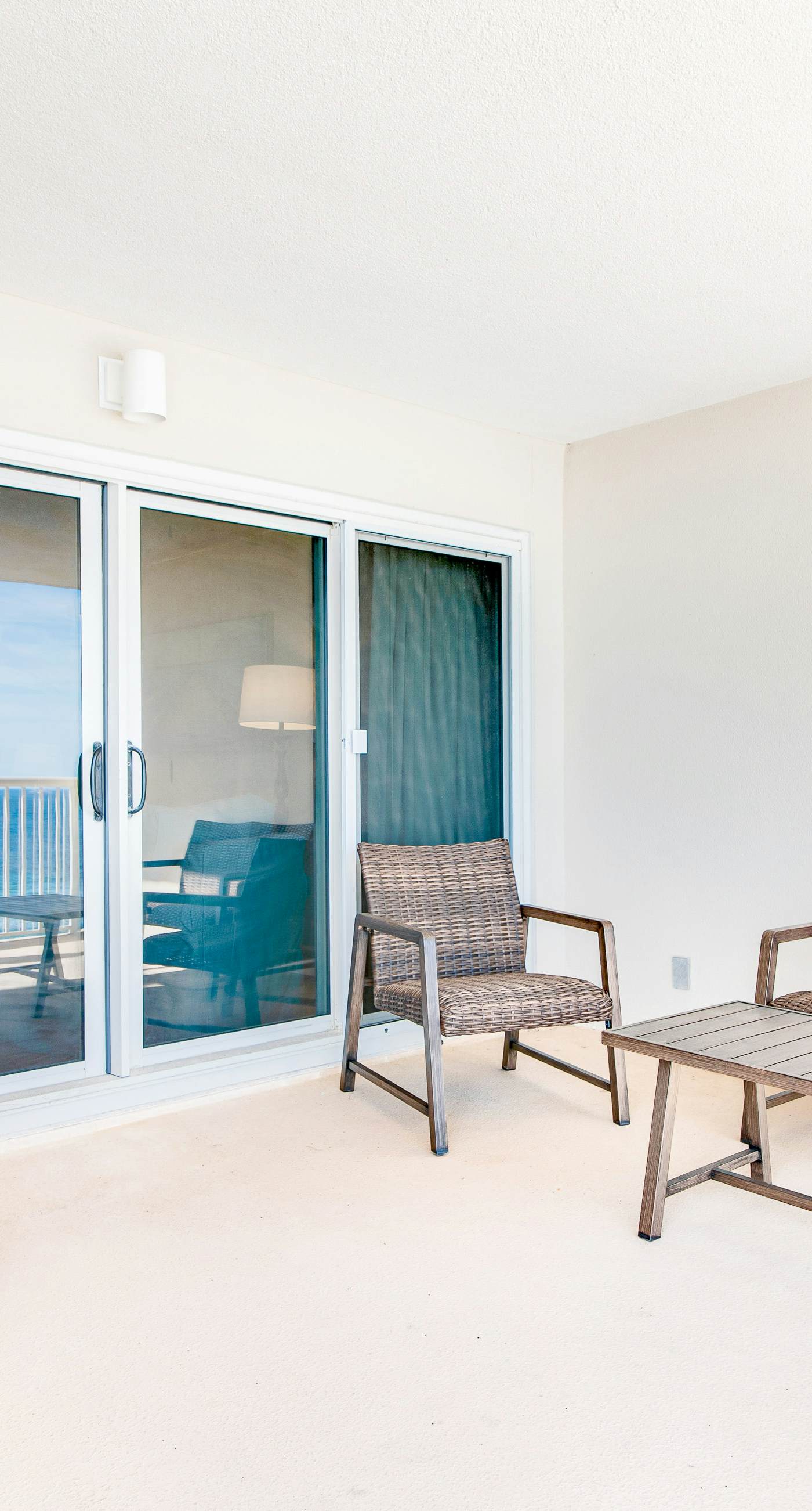 Gorgeous Oceanfront condo with washer/dryer, Gulf-front balcony & pool/hot tub