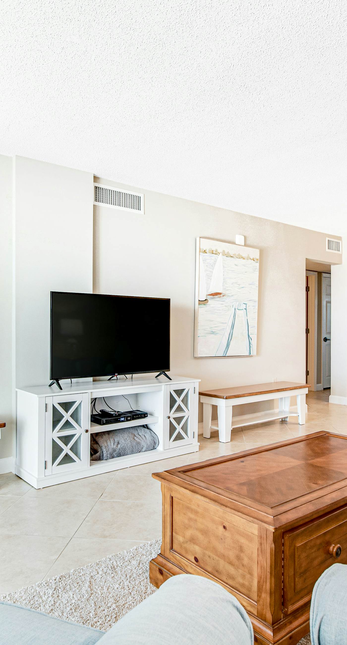 Gorgeous Oceanfront condo with washer/dryer, Gulf-front balcony & pool/hot tub