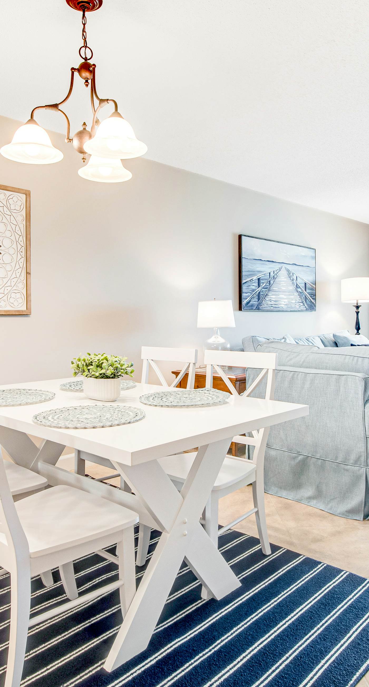 Gorgeous Oceanfront condo with washer/dryer, Gulf-front balcony & pool/hot tub