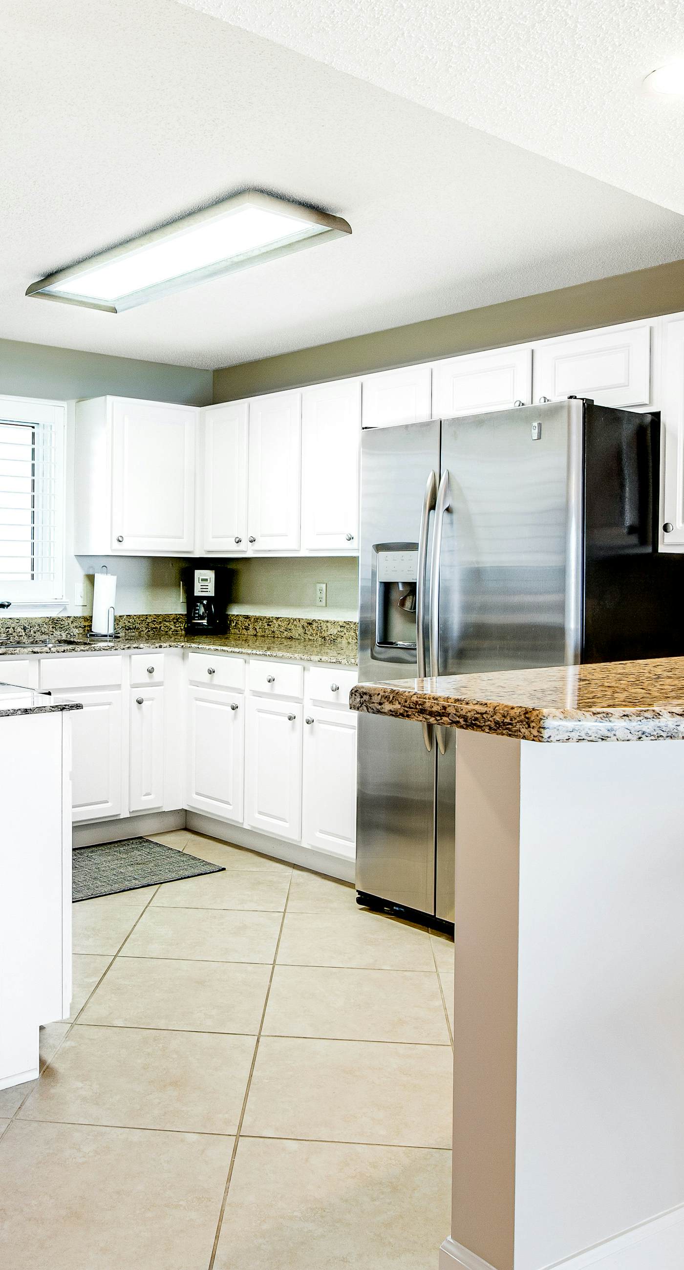 Gorgeous Oceanfront condo with washer/dryer, Gulf-front balcony & pool/hot tub