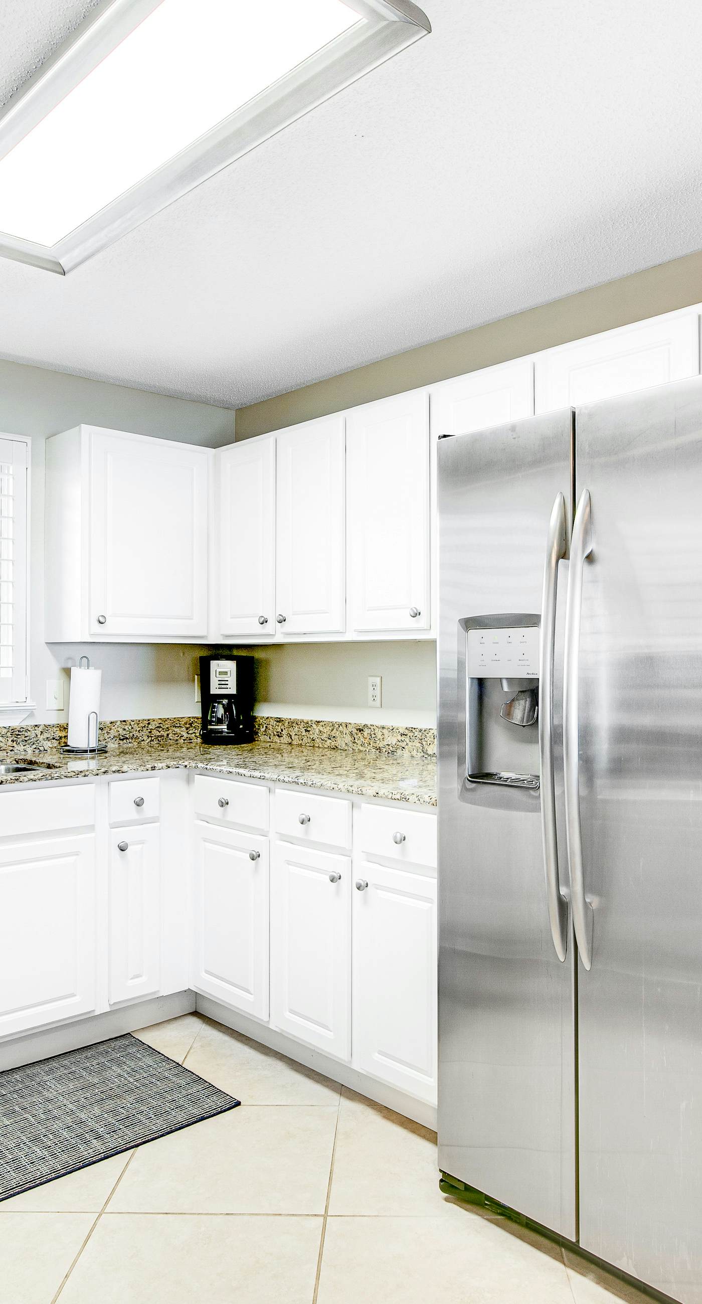 Gorgeous Oceanfront condo with washer/dryer, Gulf-front balcony & pool/hot tub