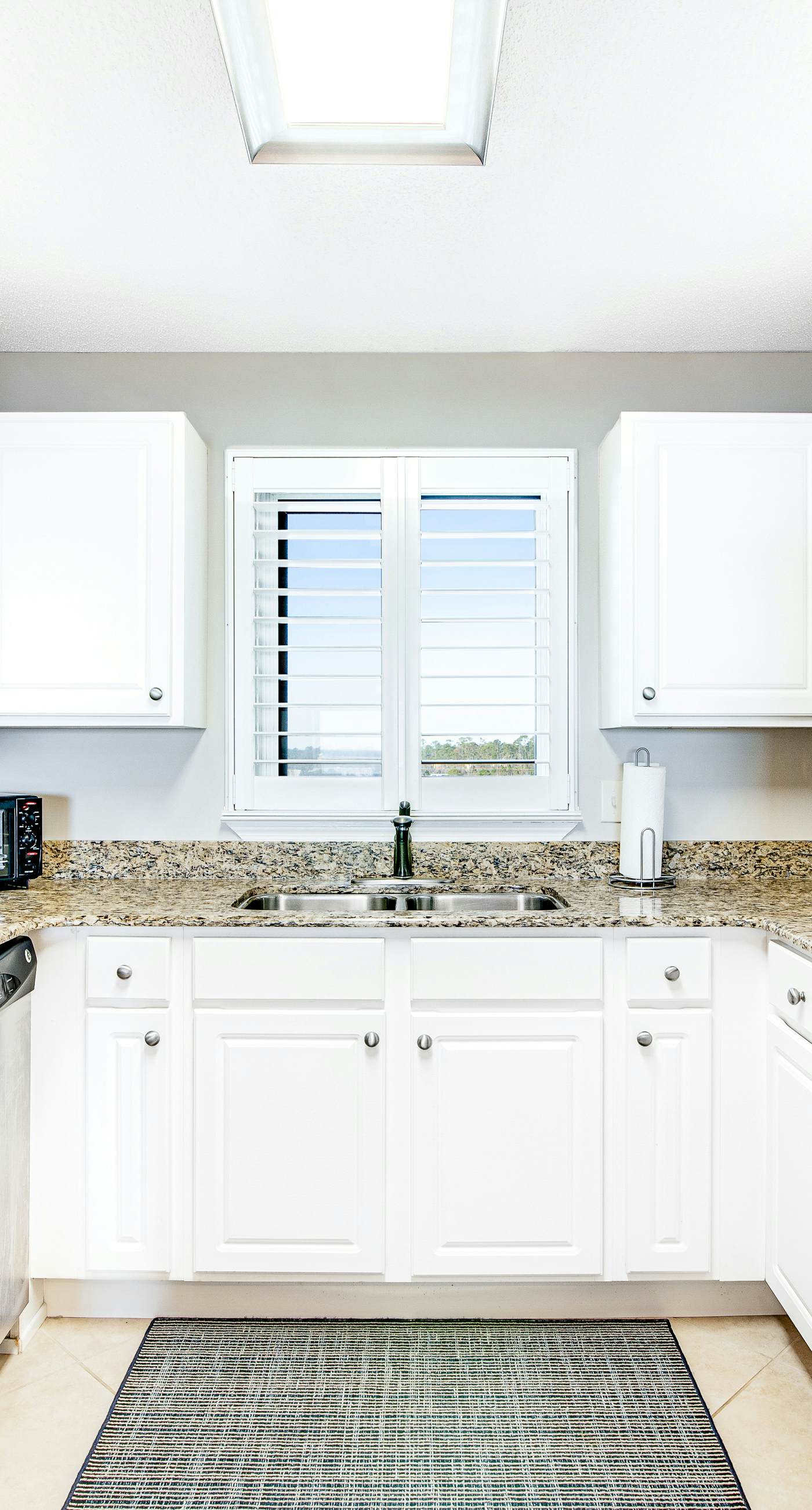 Gorgeous Oceanfront condo with washer/dryer, Gulf-front balcony & pool/hot tub