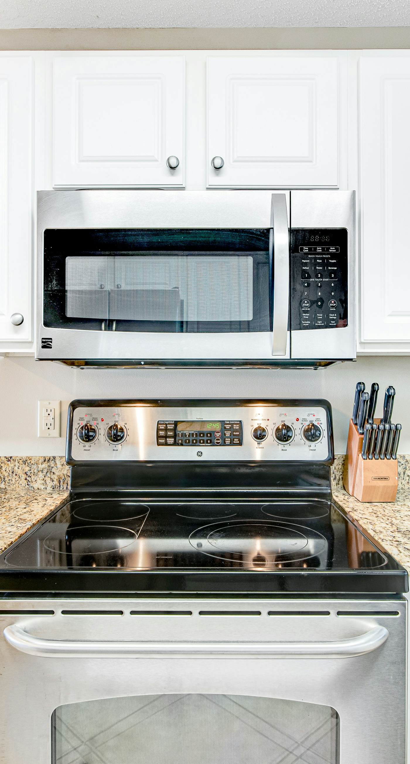 Gorgeous Oceanfront condo with washer/dryer, Gulf-front balcony & pool/hot tub