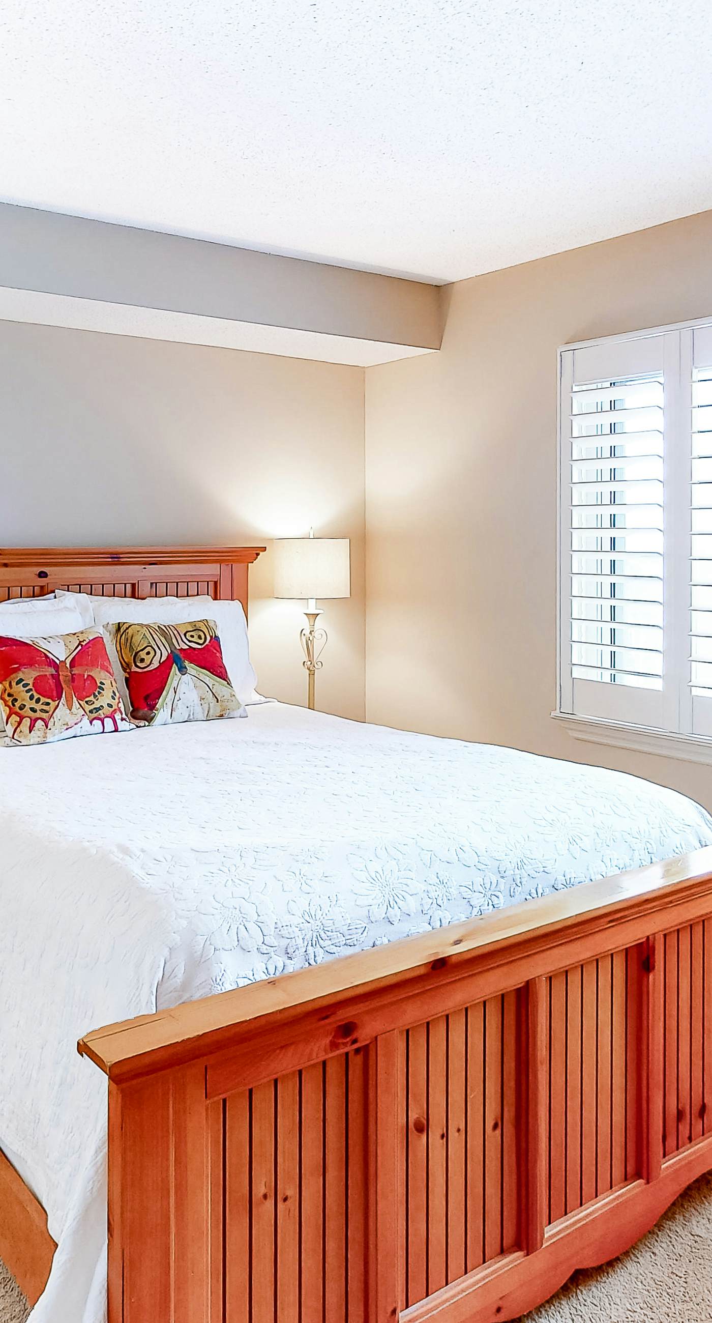 Gorgeous Oceanfront condo with washer/dryer, Gulf-front balcony & pool/hot tub