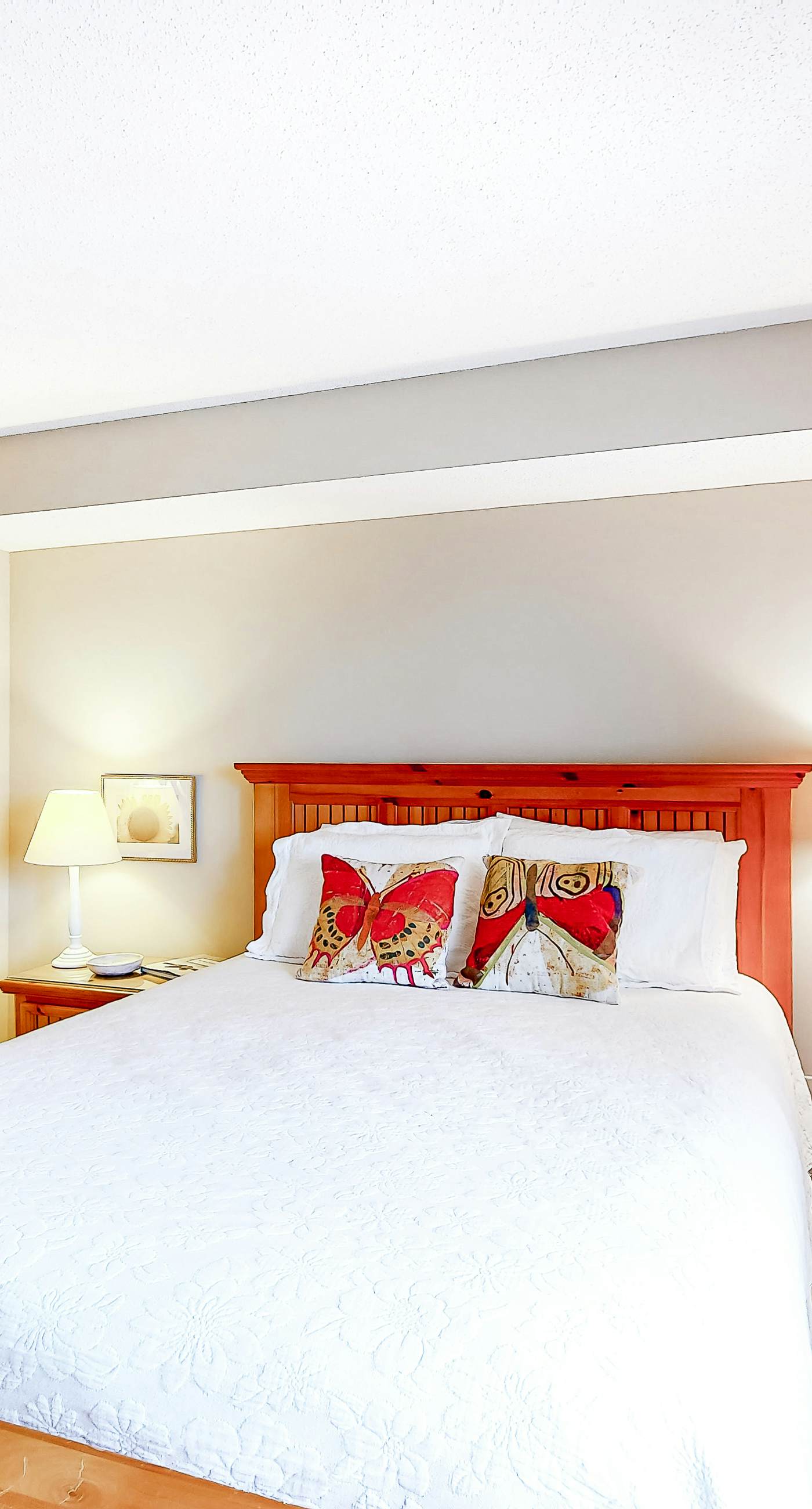 Gorgeous Oceanfront condo with washer/dryer, Gulf-front balcony & pool/hot tub