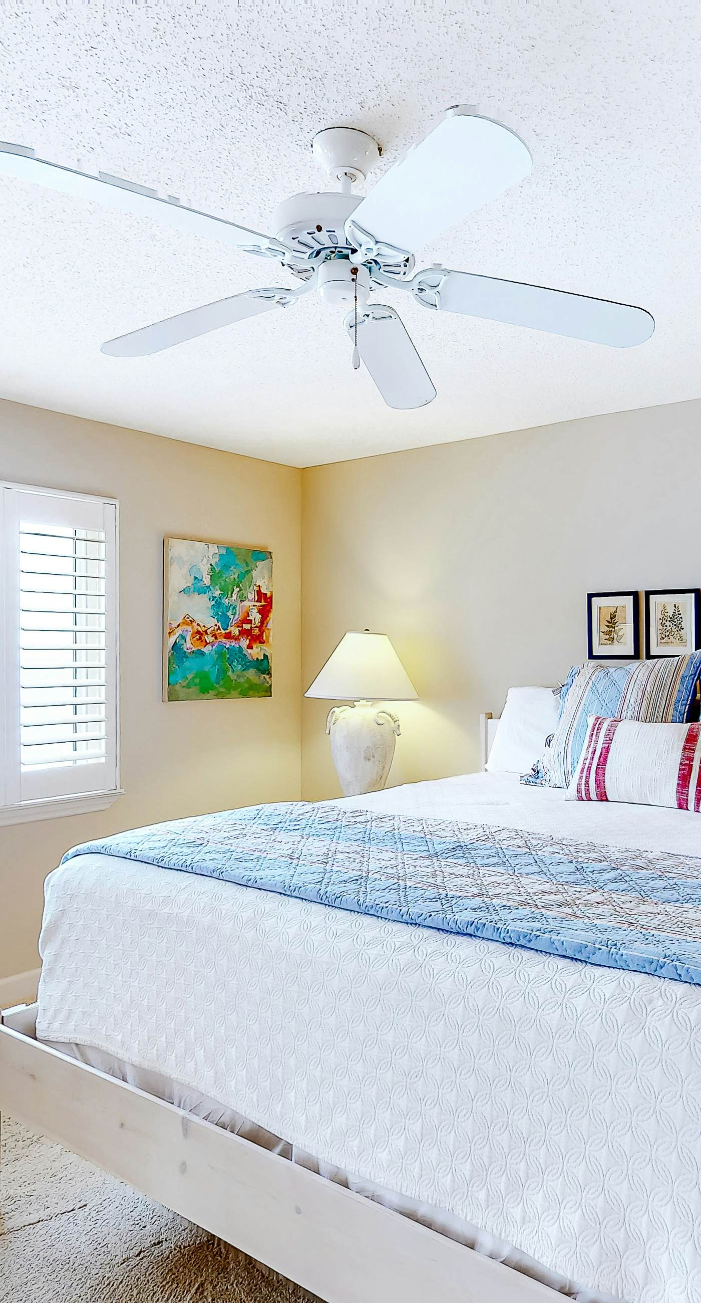 Gorgeous Oceanfront condo with washer/dryer, Gulf-front balcony & pool/hot tub