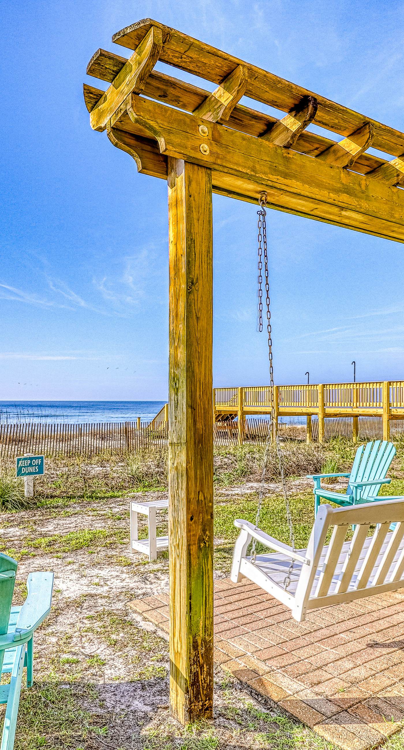 Gorgeous Oceanfront condo with washer/dryer, Gulf-front balcony & pool/hot tub
