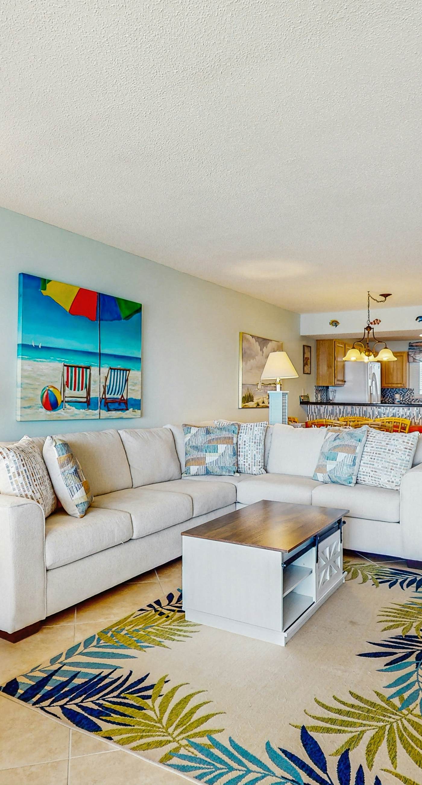 Gorgeous Oceanfront condo with washer/dryer, Gulf-front balcony & pool/hot tub