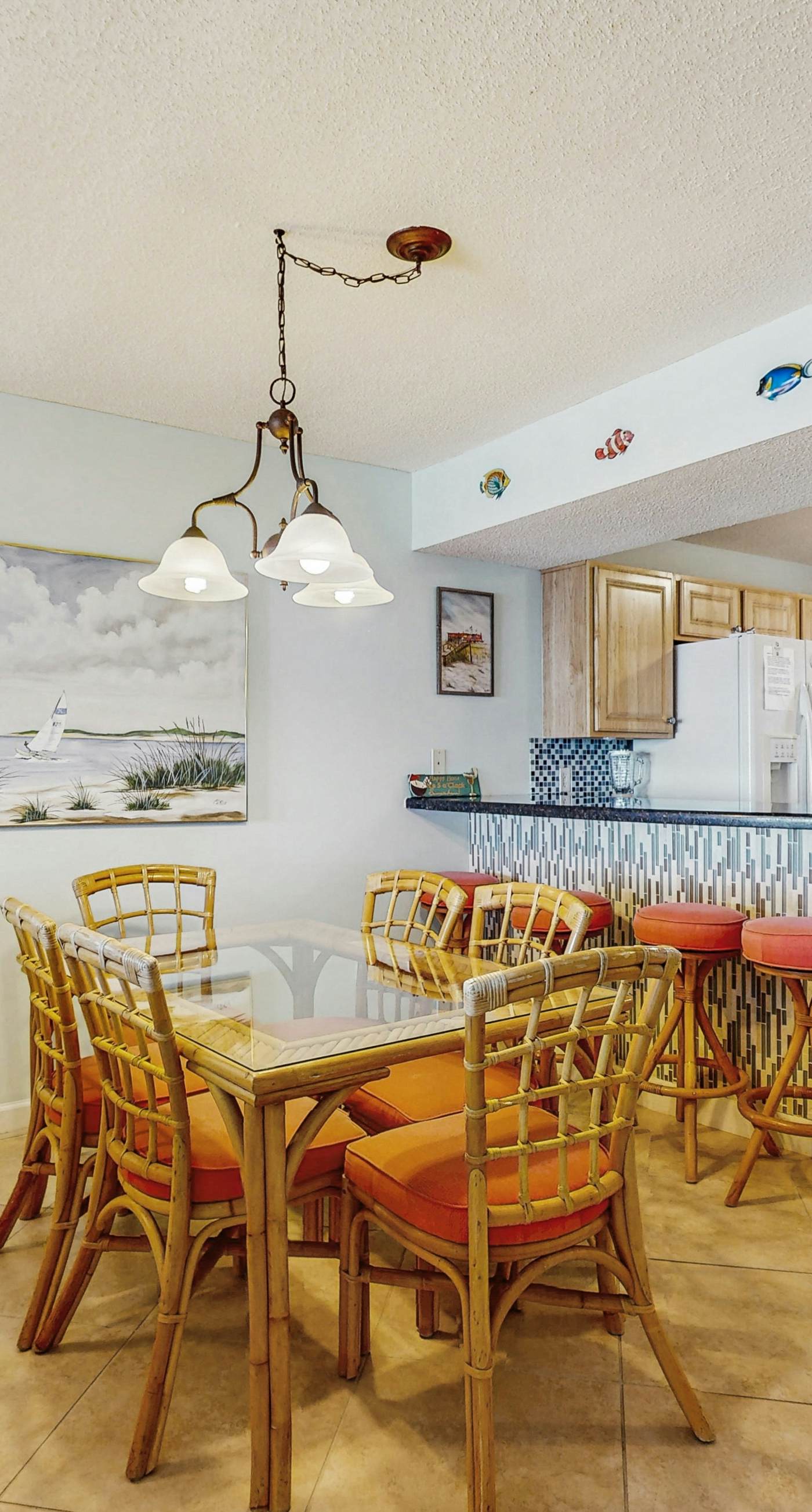 Gorgeous Oceanfront condo with washer/dryer, Gulf-front balcony & pool/hot tub