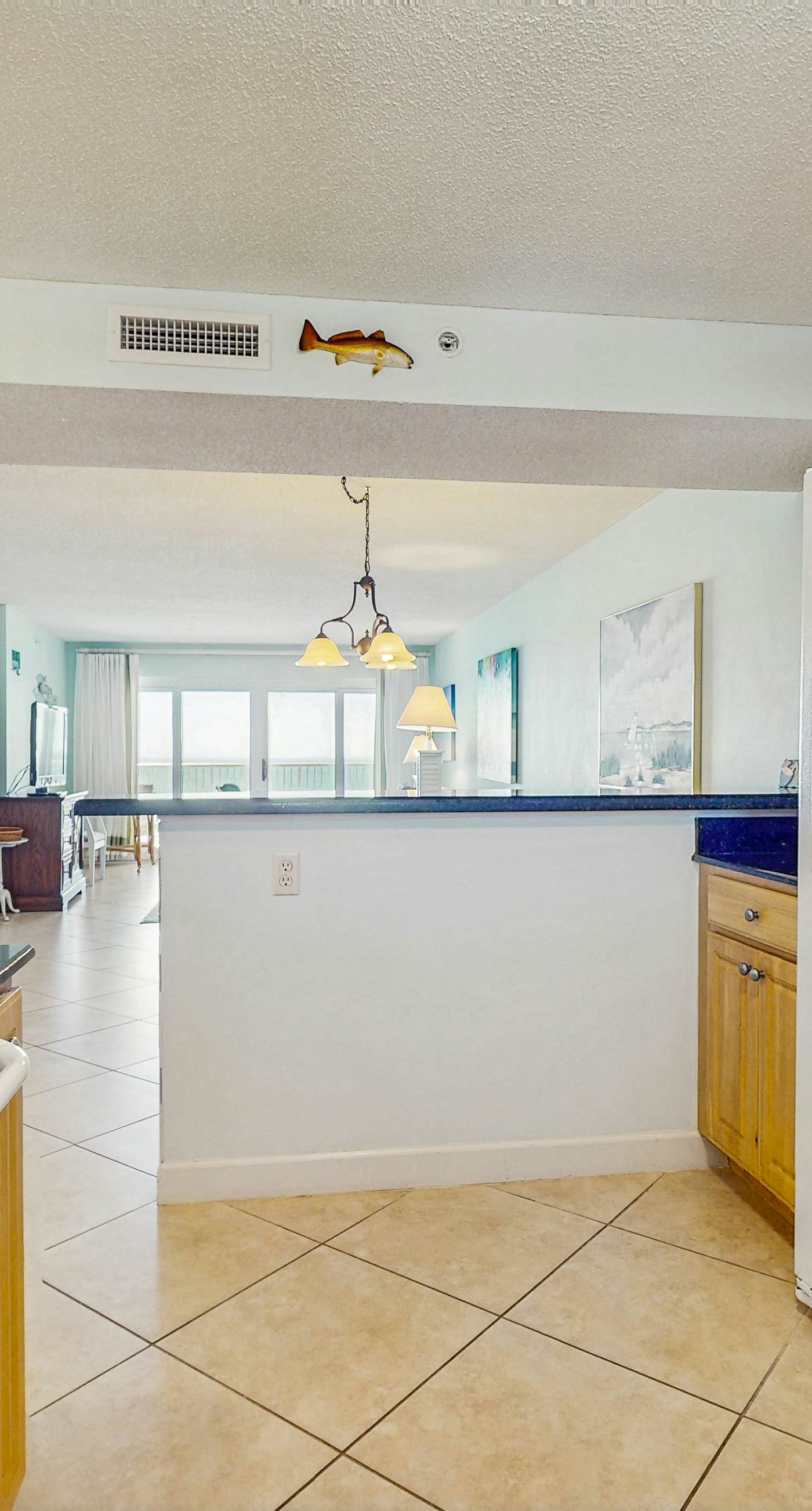 Gorgeous Oceanfront condo with washer/dryer, Gulf-front balcony & pool/hot tub