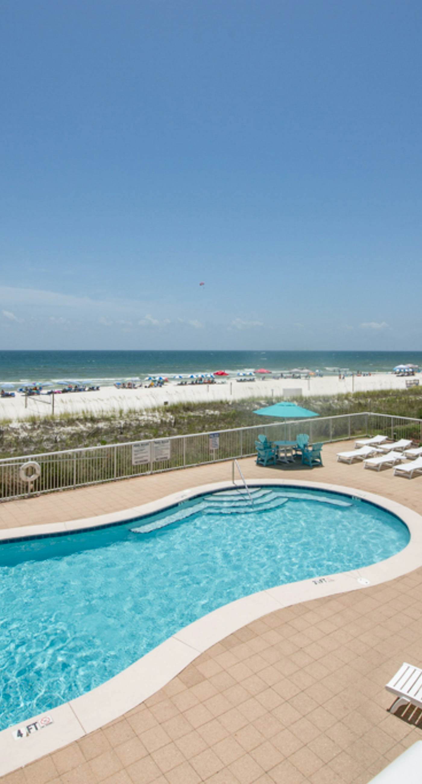 Gorgeous Oceanfront condo with washer/dryer, Gulf-front balcony & pool/hot tub
