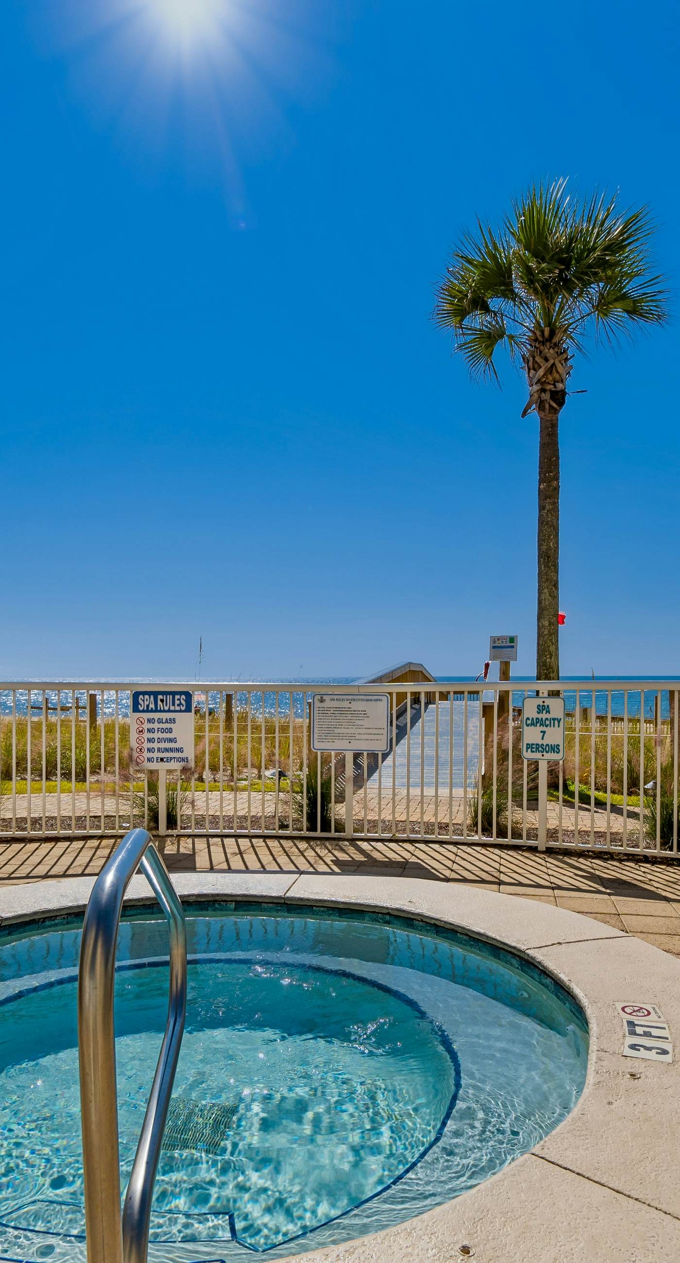 Gorgeous Oceanfront condo with washer/dryer, Gulf-front balcony & pool/hot tub