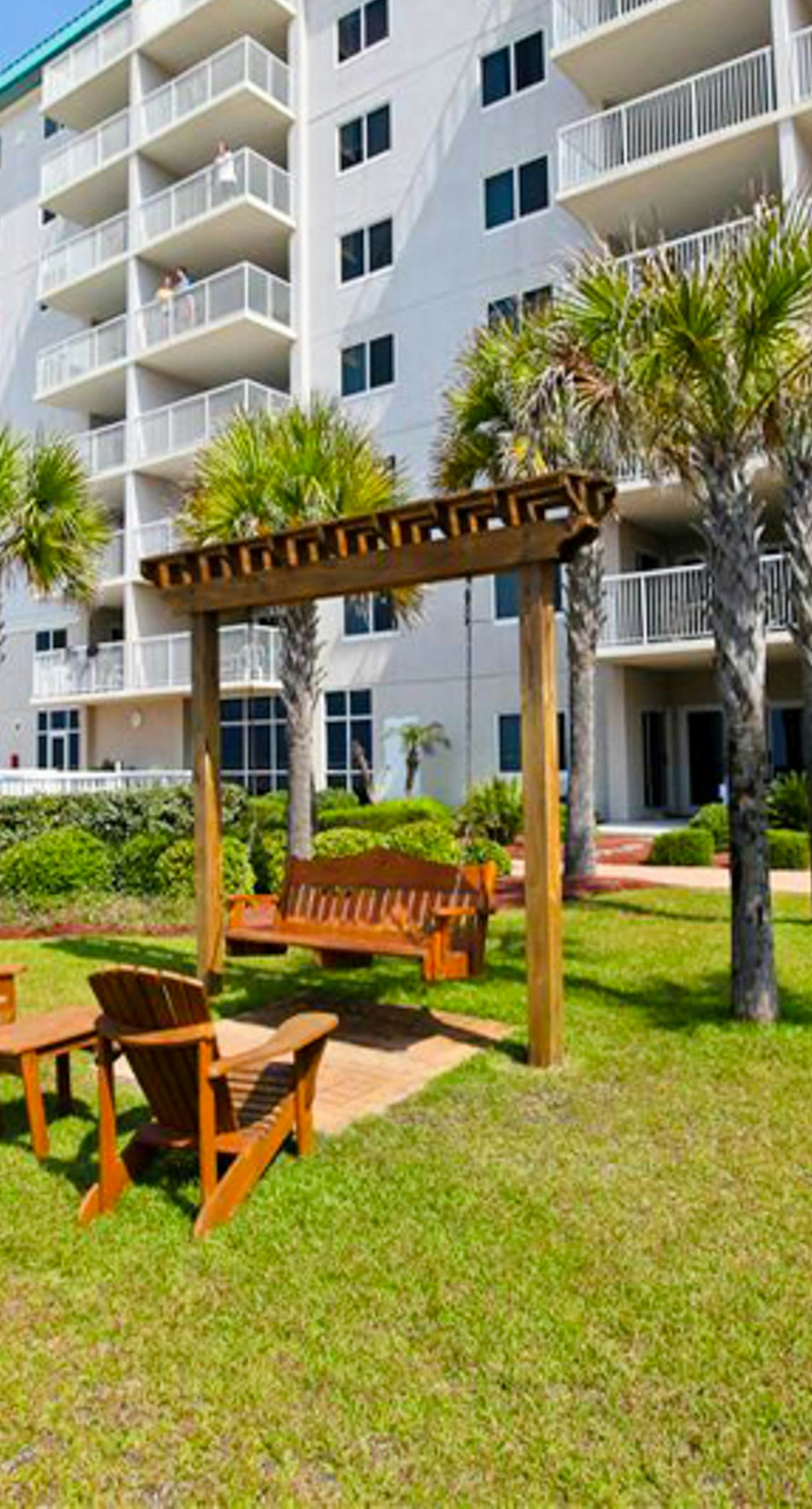 Gorgeous Oceanfront condo with washer/dryer, Gulf-front balcony & pool/hot tub