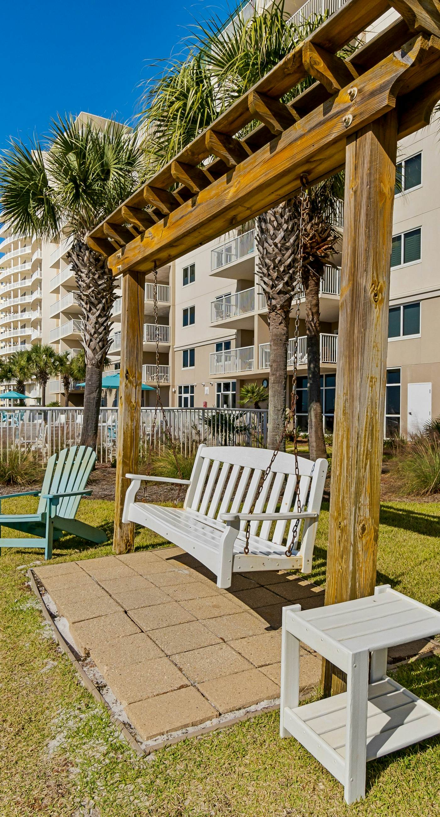 Gorgeous Oceanfront condo with washer/dryer, Gulf-front balcony & pool/hot tub