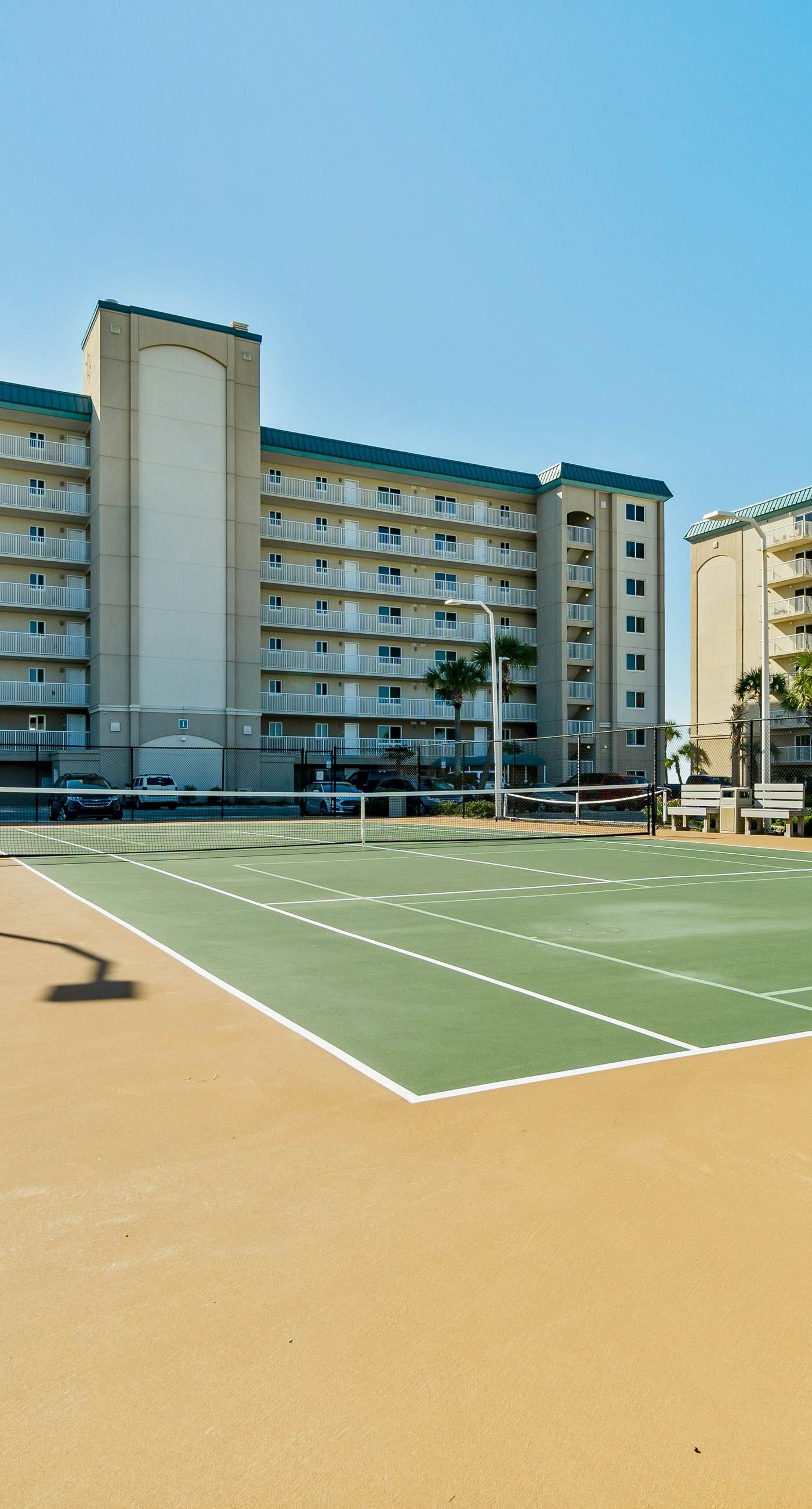 Gorgeous Oceanfront condo with washer/dryer, Gulf-front balcony & pool/hot tub