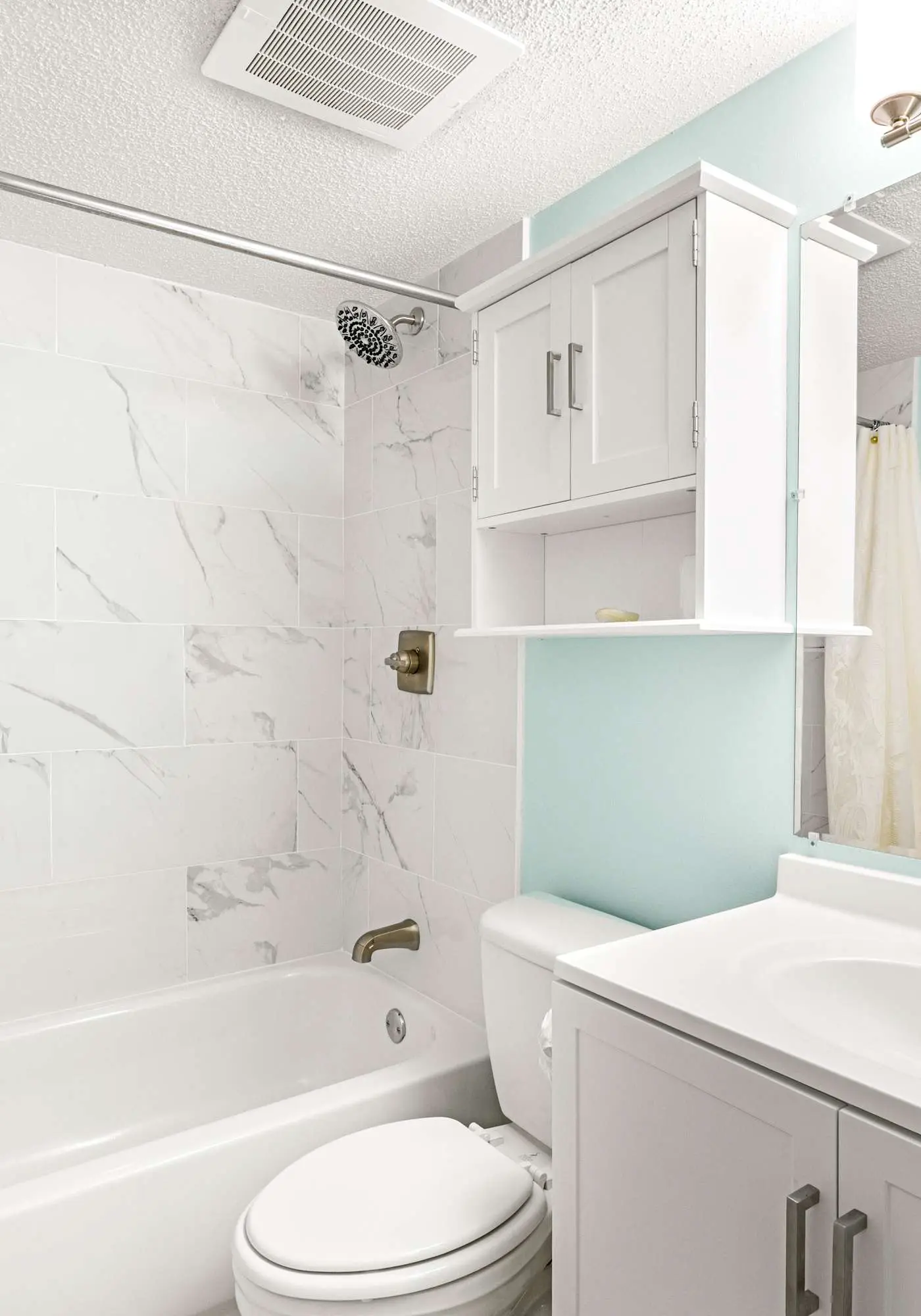 Gorgeous Oceanfront condo with washer&dryer, Gulf-front balcony & pool, hot tub
