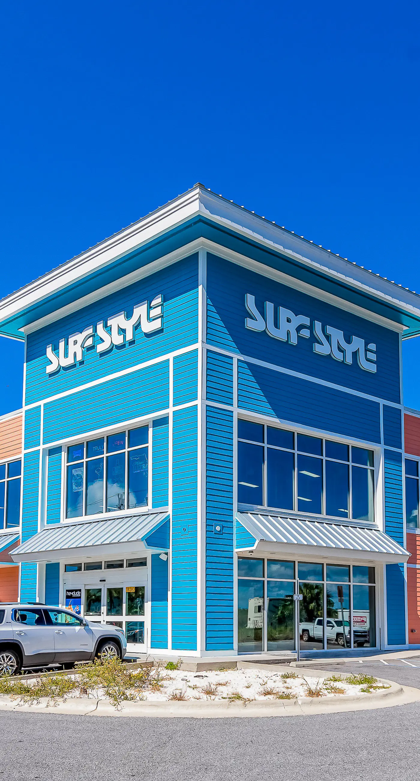 Wonderful dog-friendly home with washer/dryer, patio, & kitchen - close to beach