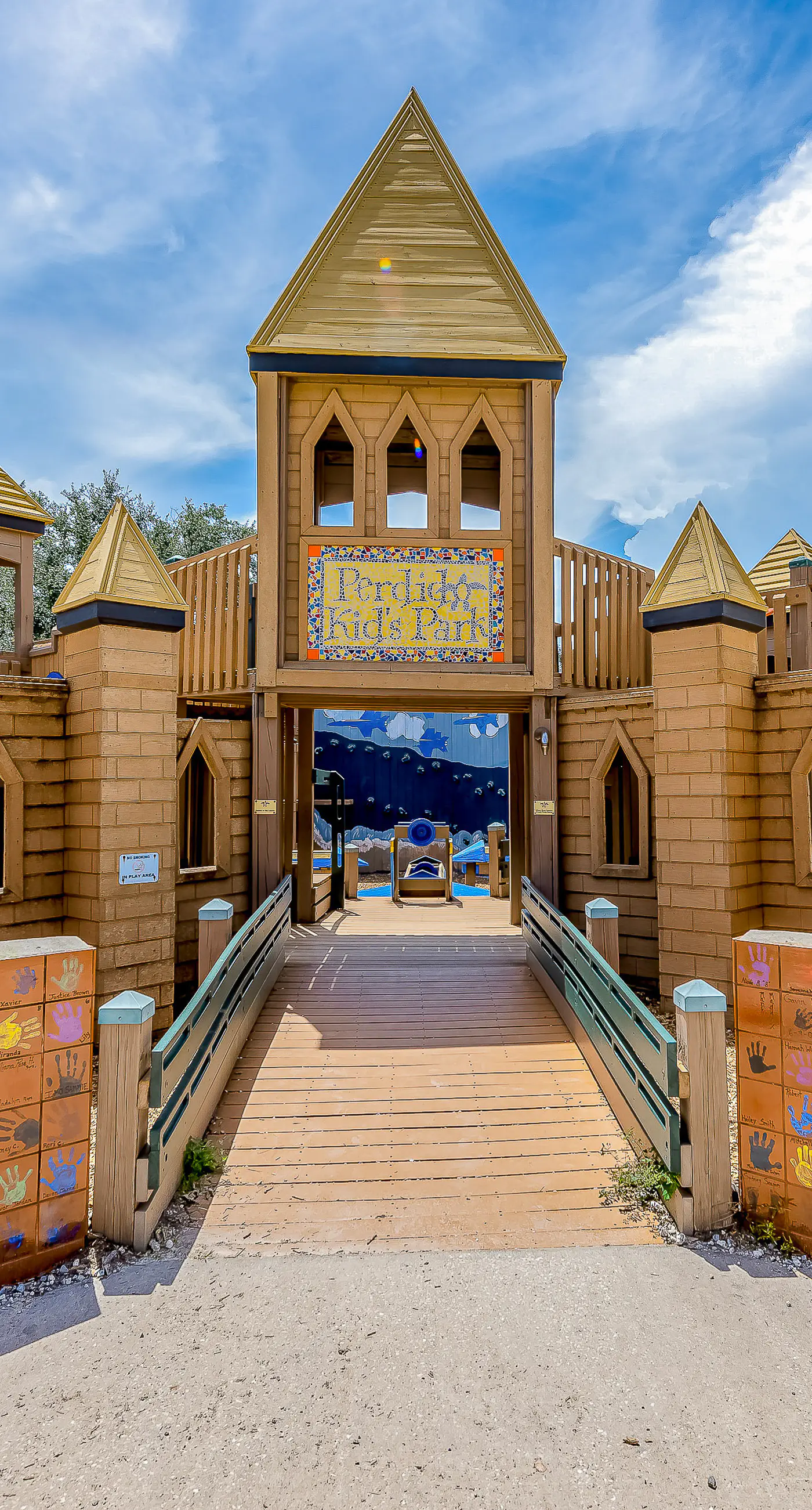 Wonderful dog-friendly home with washer/dryer, patio, & kitchen - close to beach