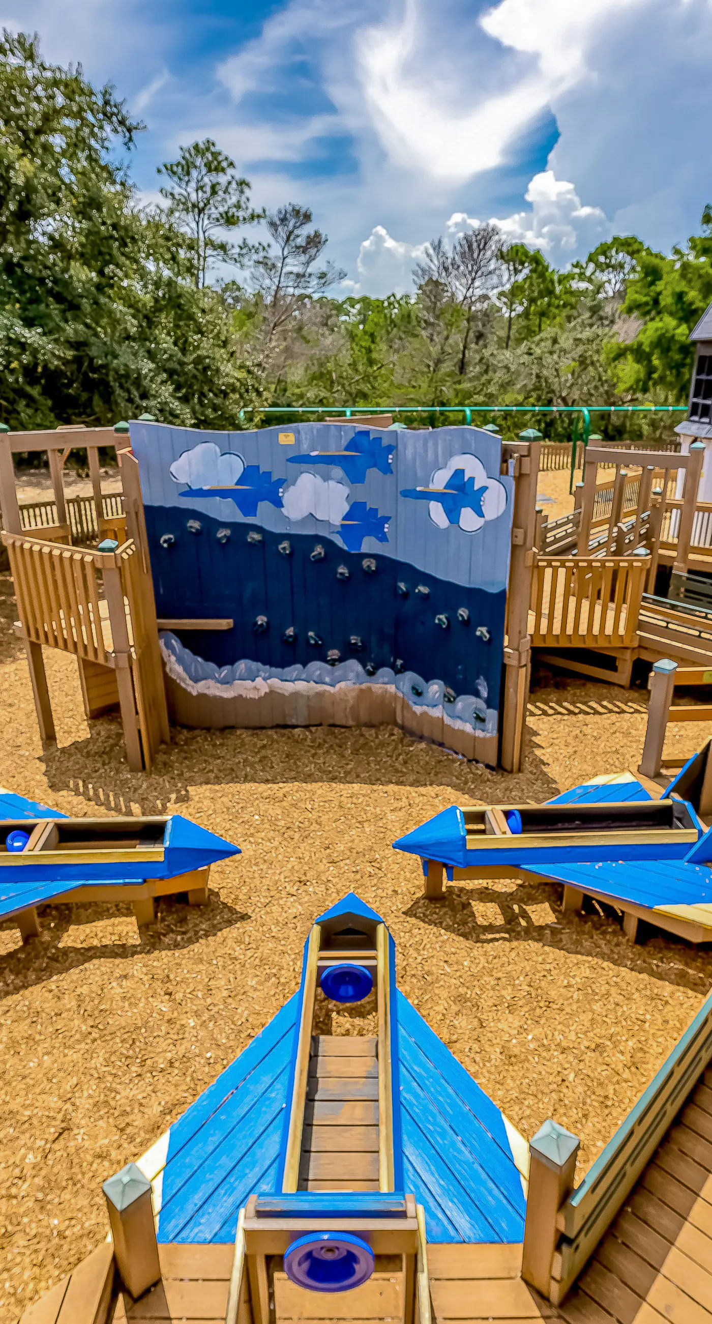 Wonderful dog-friendly home with washer/dryer, patio, & kitchen - close to beach