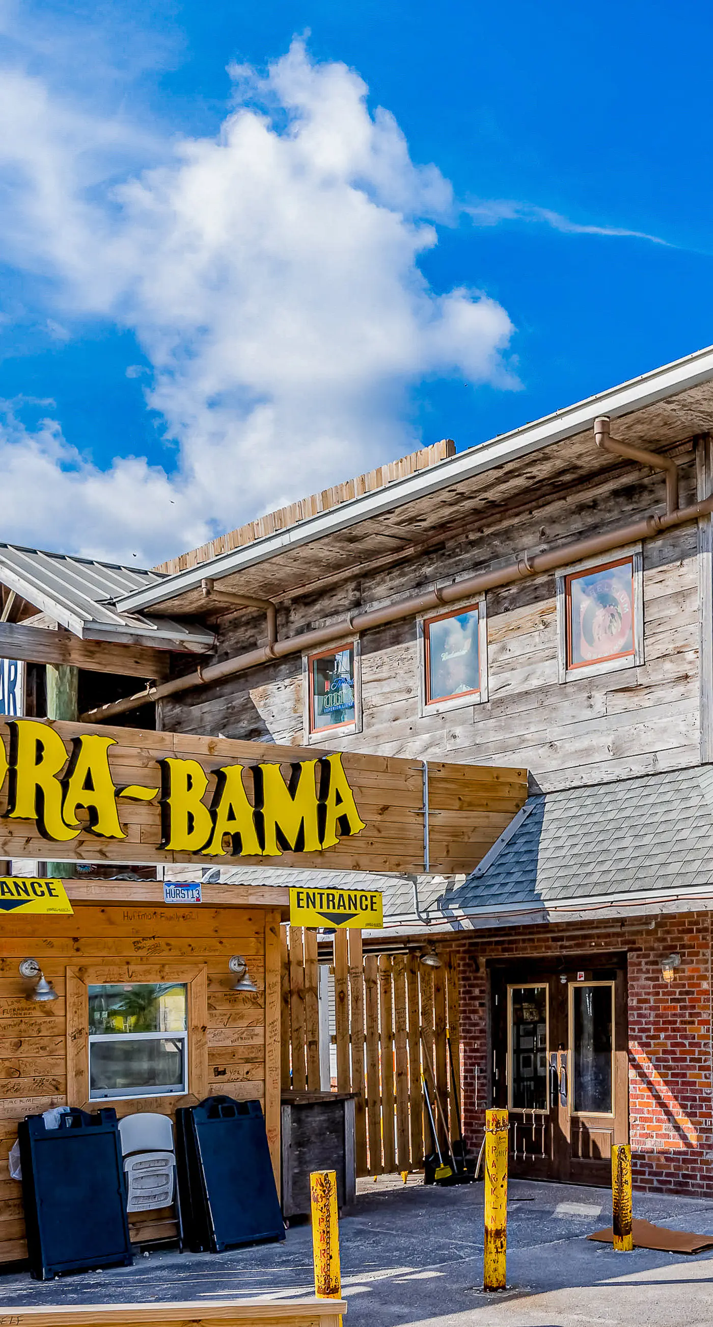 Wonderful dog-friendly home with washer/dryer, patio, & kitchen - close to beach