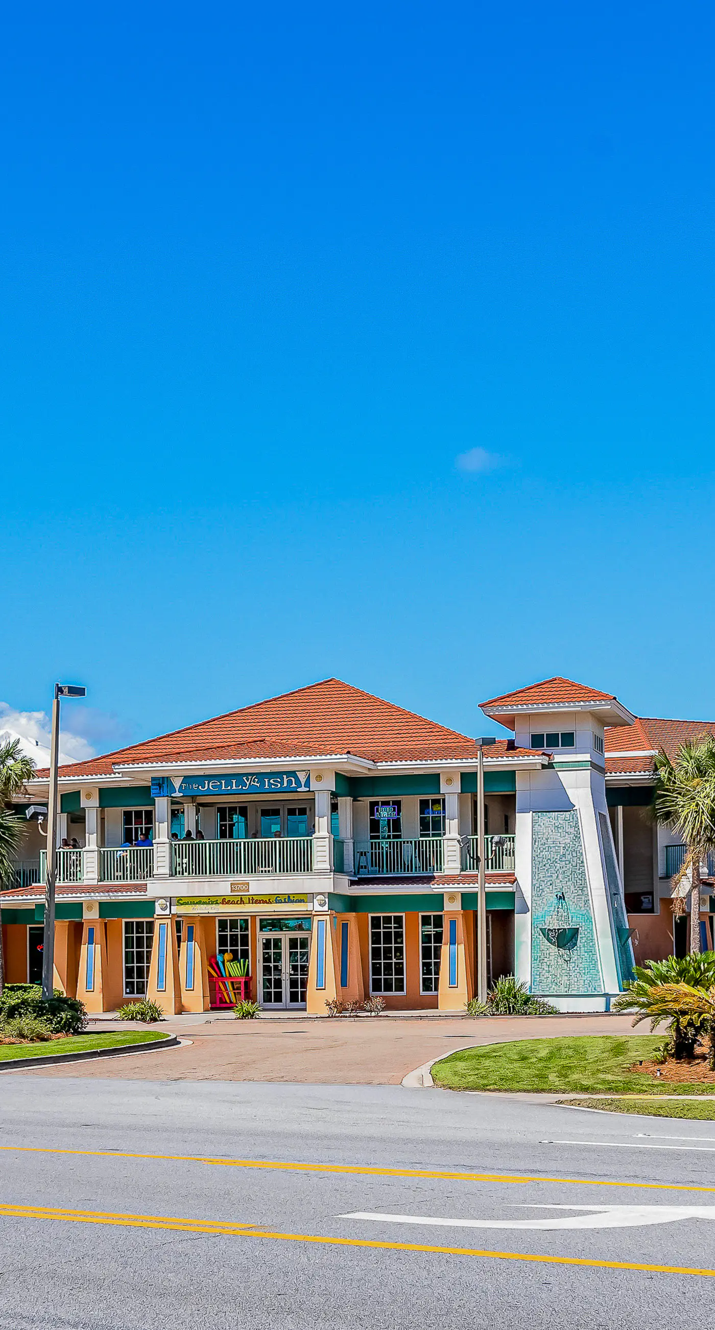 Wonderful dog-friendly home with washer/dryer, patio, & kitchen - close to beach