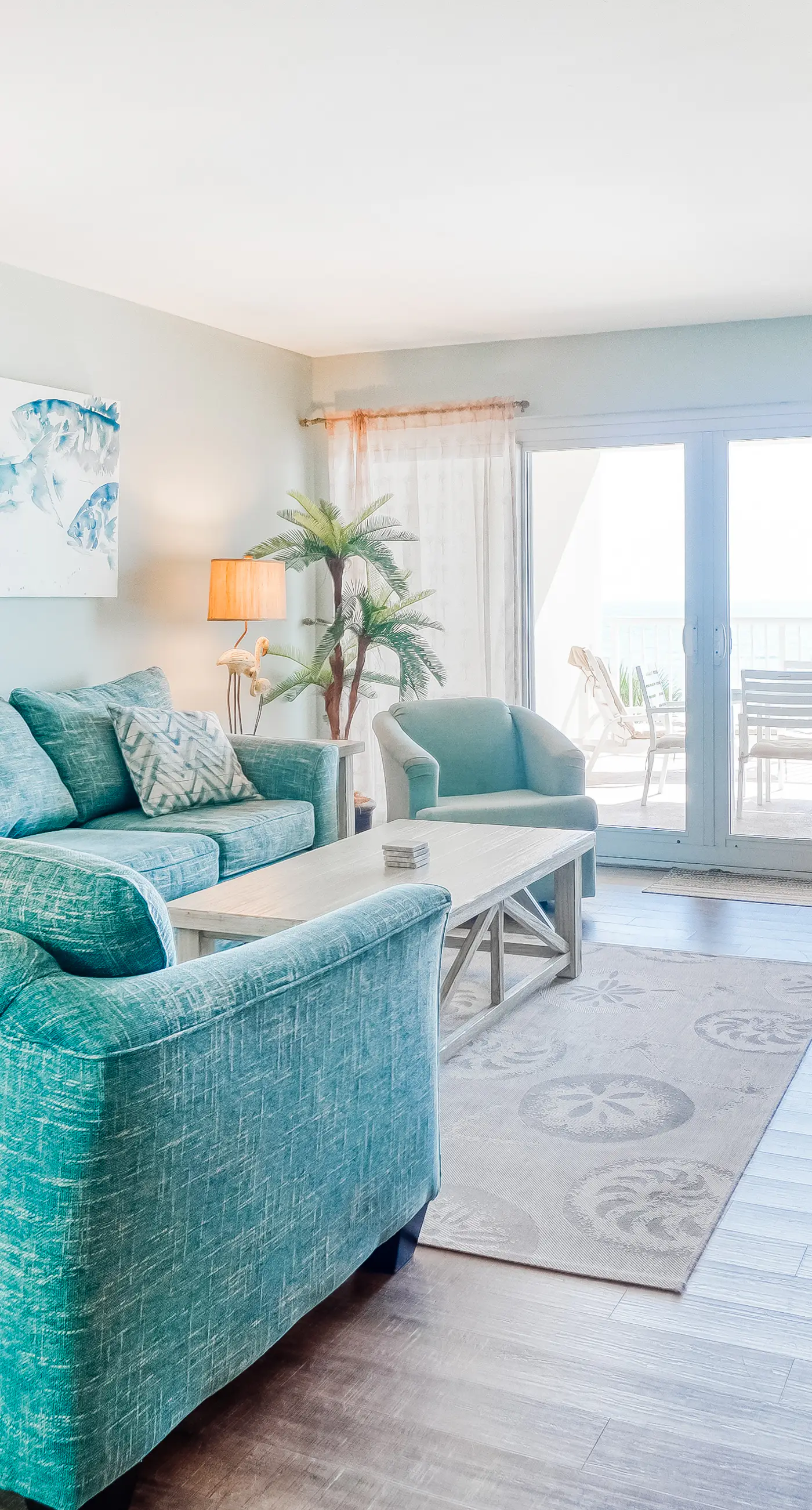 Gorgeous Oceanfront condo with washer/dryer, Gulf-front balcony & pool/hot tub