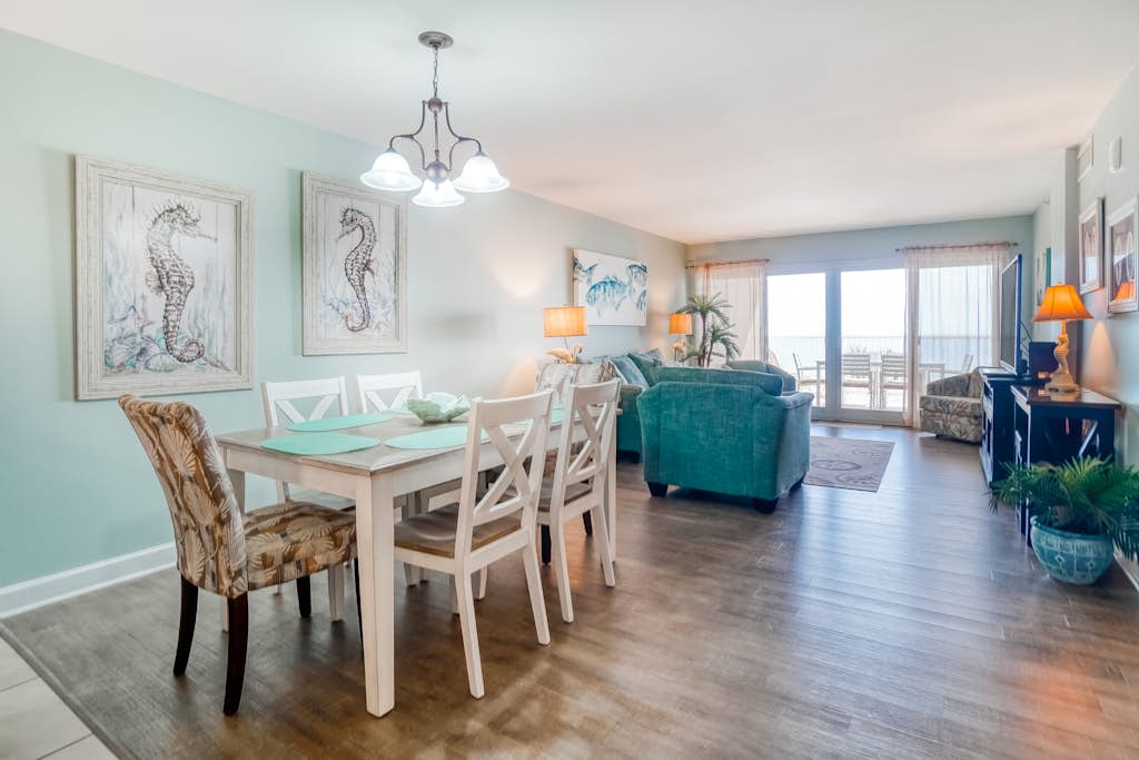 Gorgeous Oceanfront condo with washer/dryer, Gulf-front balcony & pool/hot tub