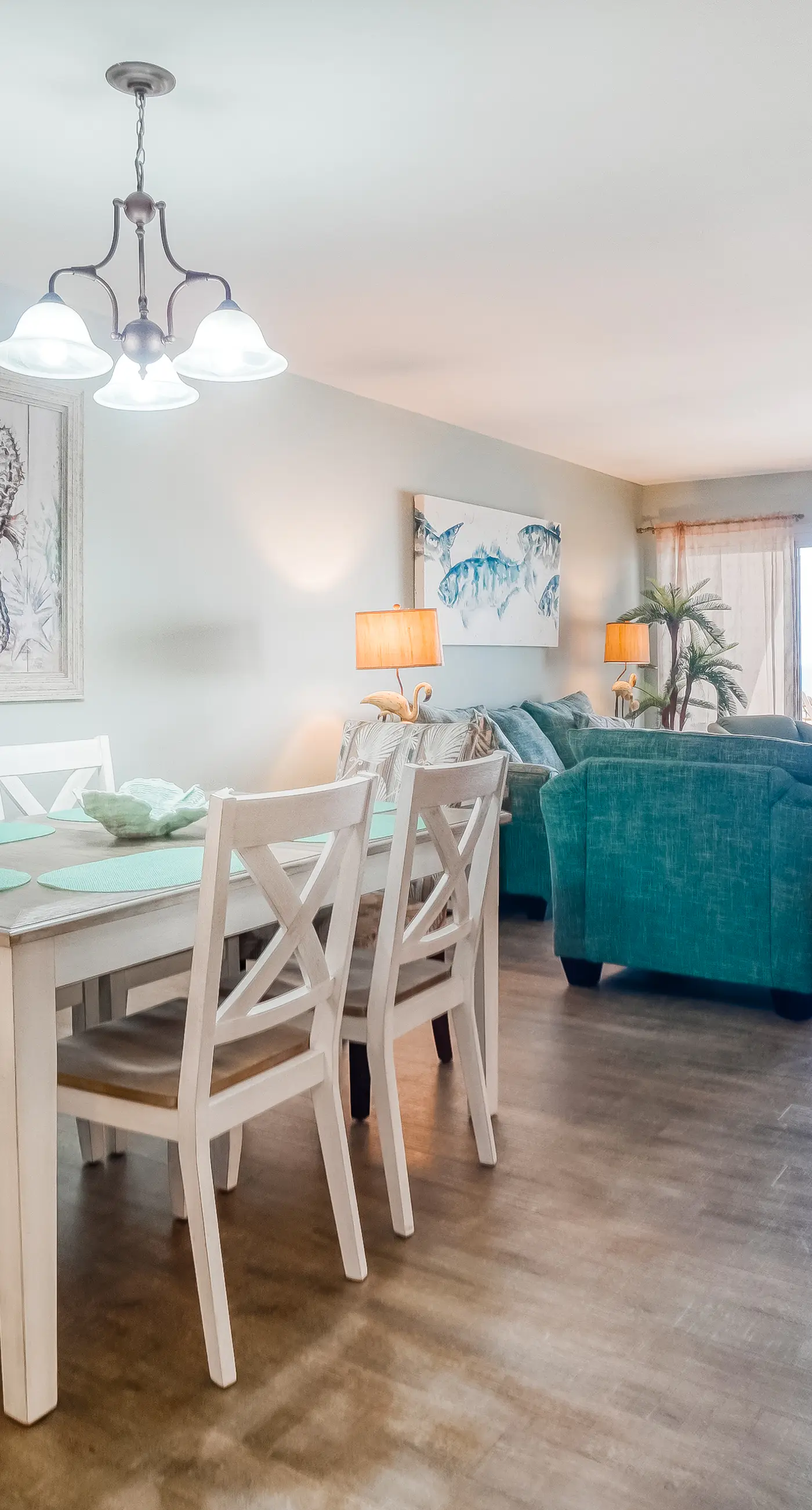 Gorgeous Oceanfront condo with washer/dryer, Gulf-front balcony & pool/hot tub