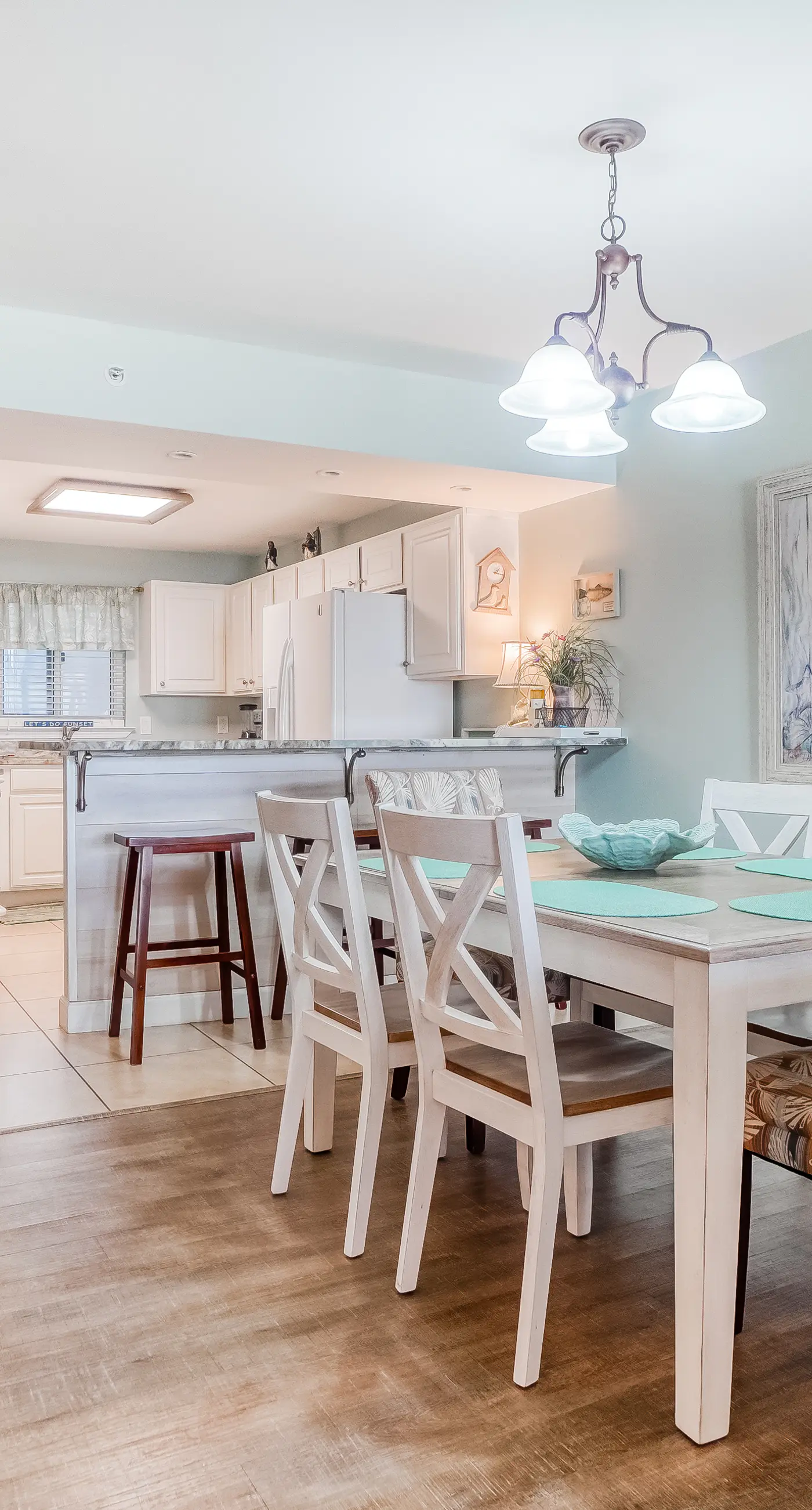 Gorgeous Oceanfront condo with washer/dryer, Gulf-front balcony & pool/hot tub