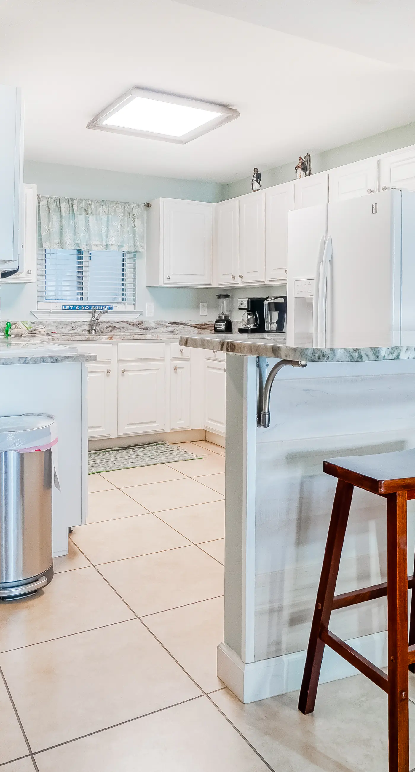 Gorgeous Oceanfront condo with washer/dryer, Gulf-front balcony & pool/hot tub