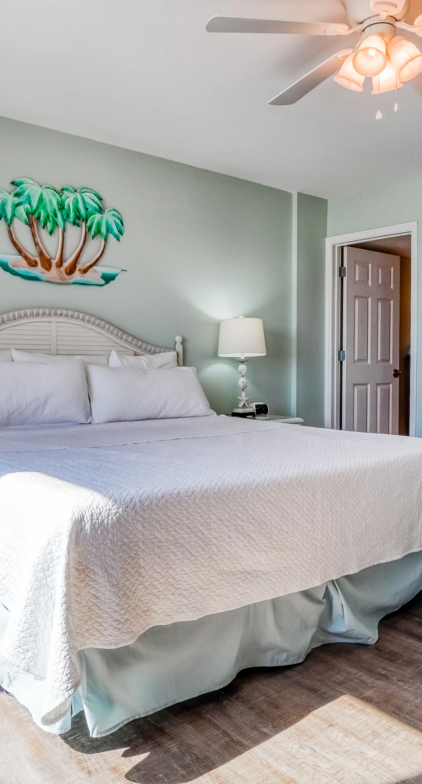 Gorgeous Oceanfront condo with washer/dryer, Gulf-front balcony & pool/hot tub