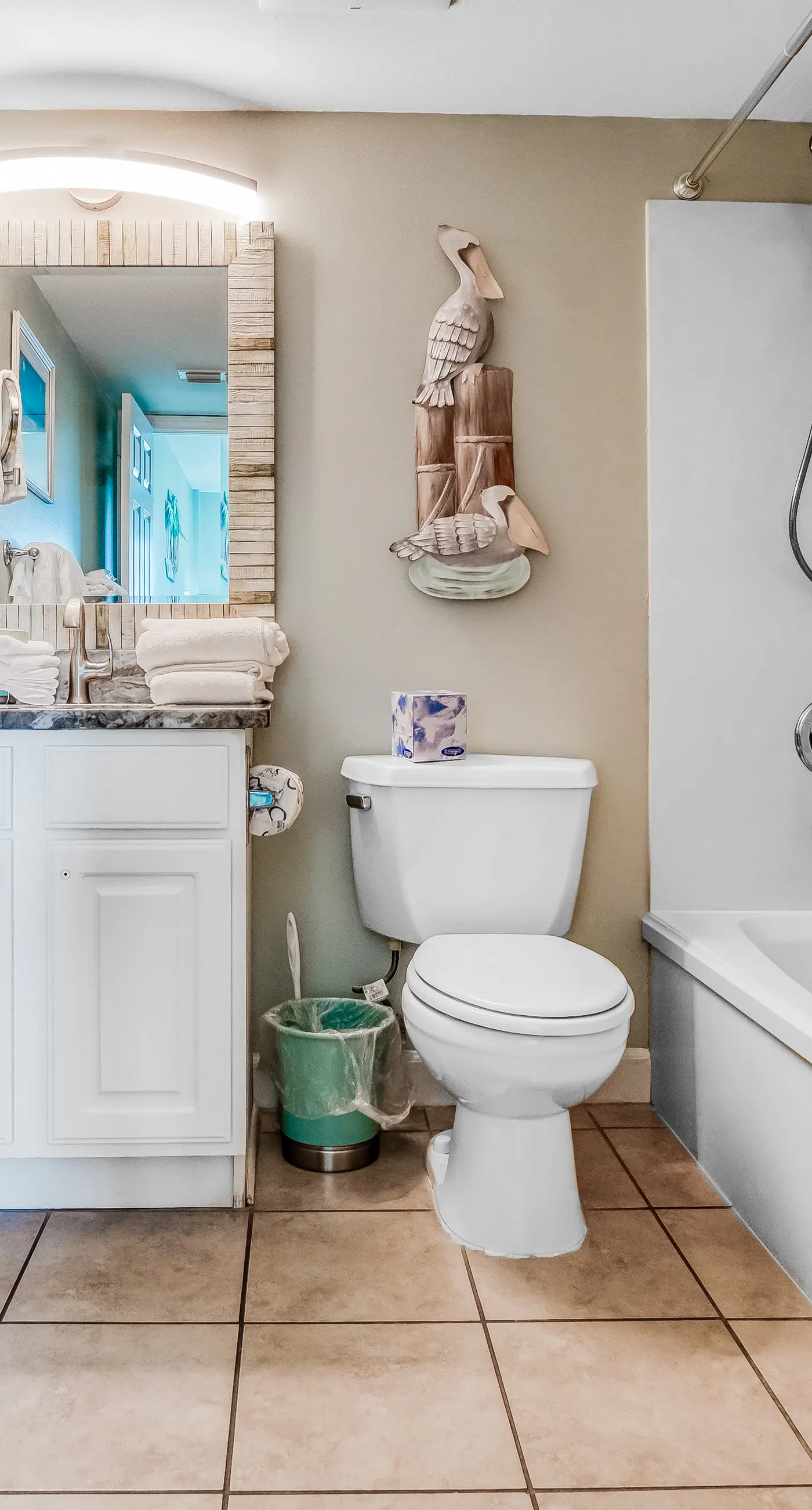 Gorgeous Oceanfront condo with washer/dryer, Gulf-front balcony & pool/hot tub