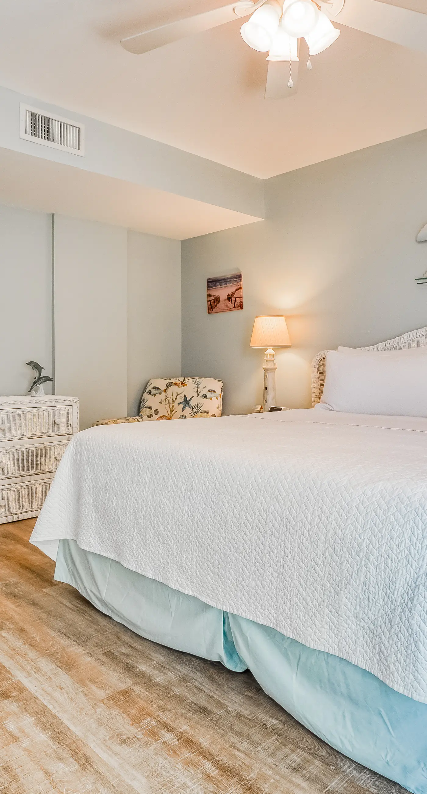 Gorgeous Oceanfront condo with washer/dryer, Gulf-front balcony & pool/hot tub