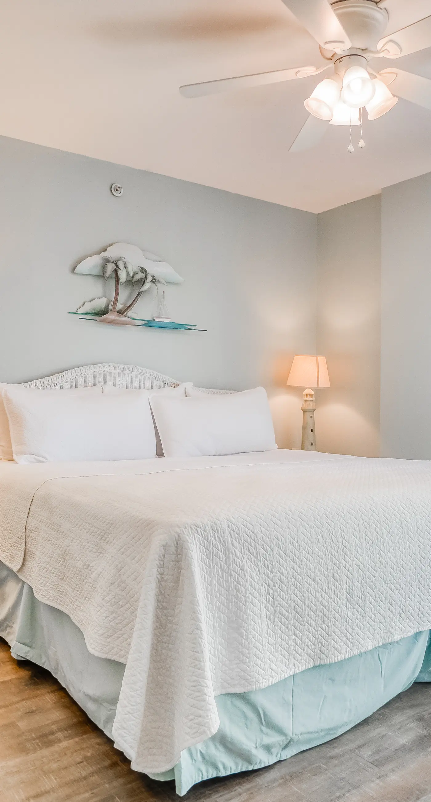 Gorgeous Oceanfront condo with washer/dryer, Gulf-front balcony & pool/hot tub