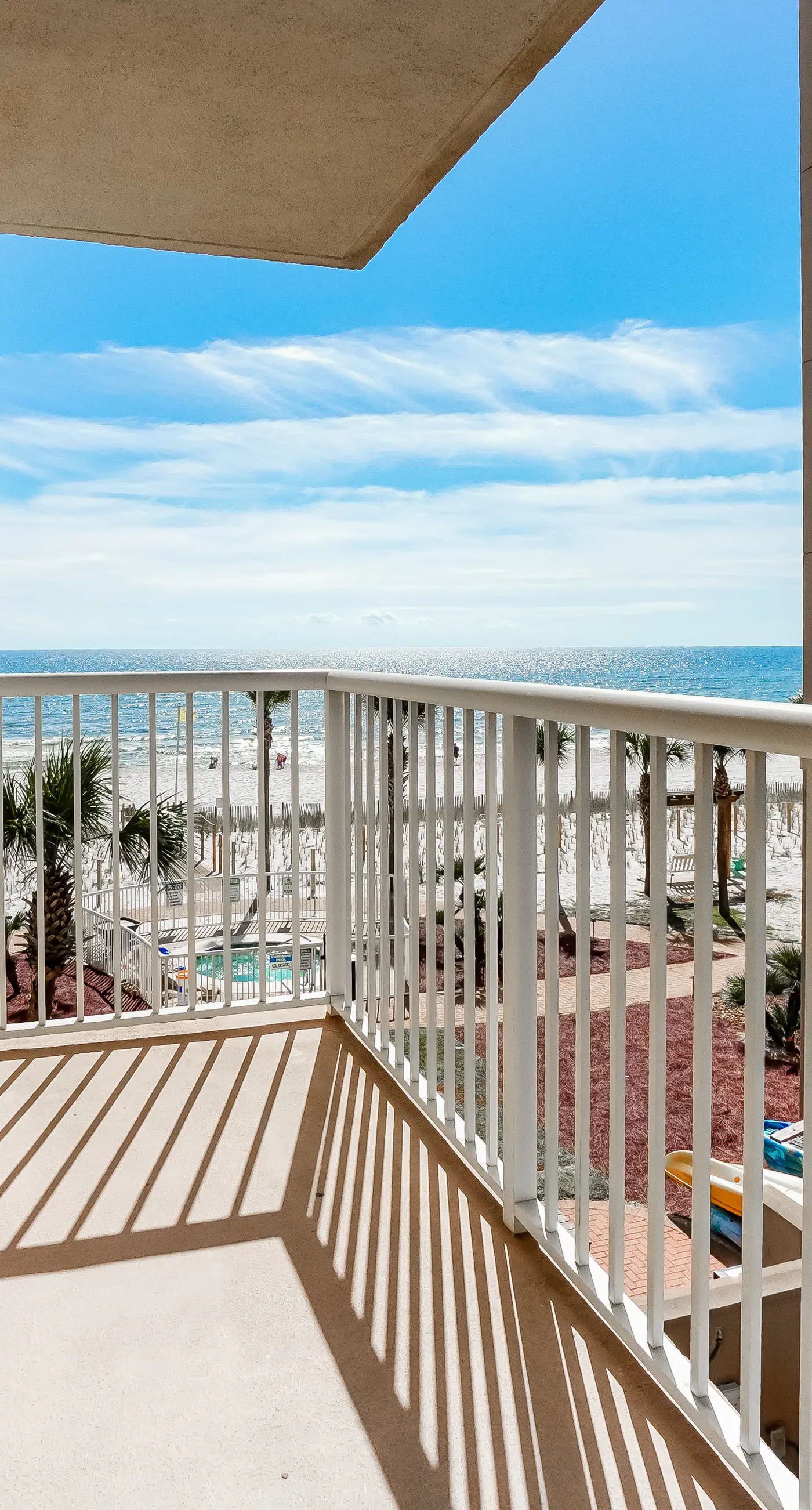 Gorgeous Oceanfront condo with washer/dryer, Gulf-front balcony & pool/hot tub