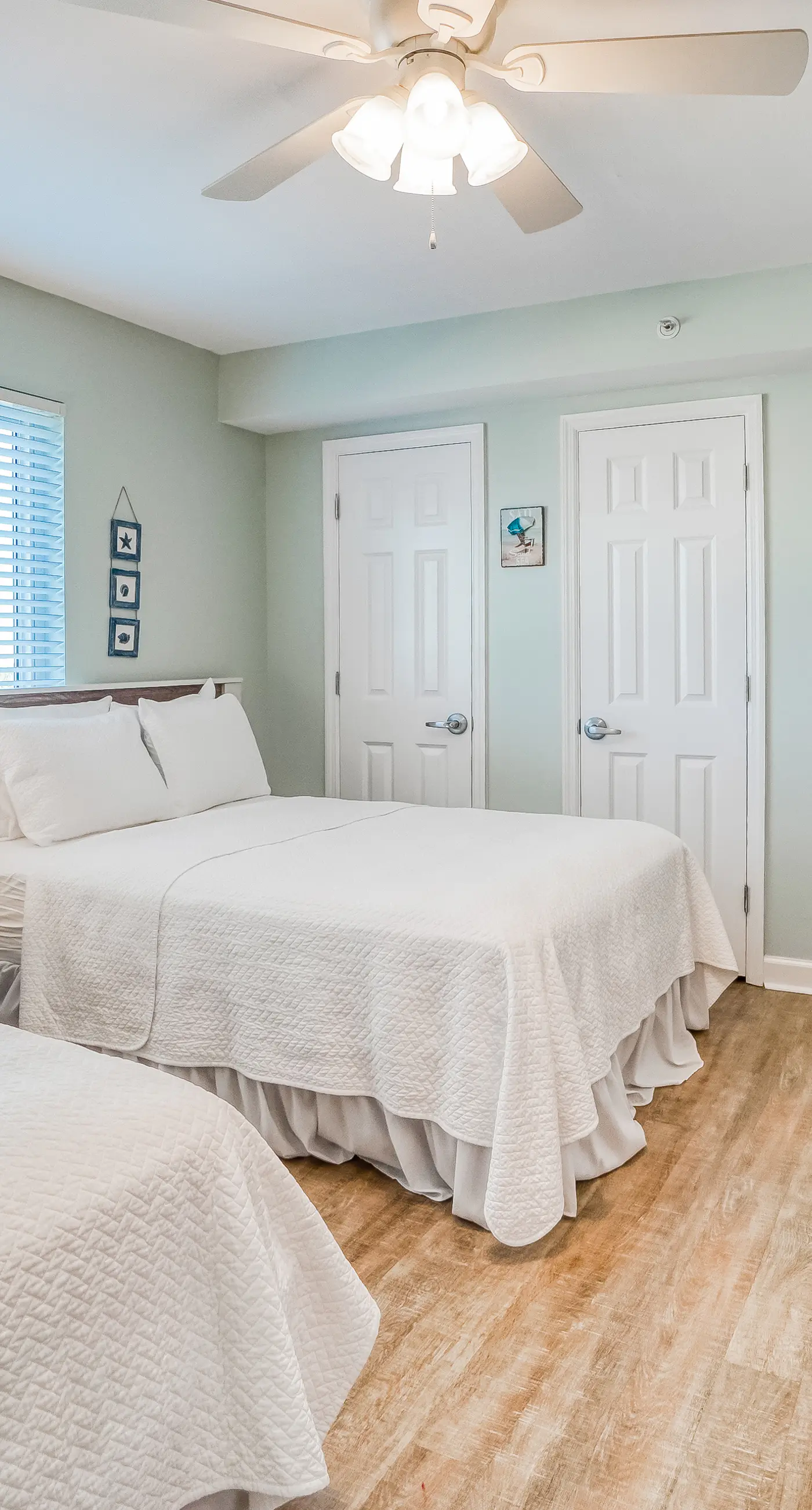 Gorgeous Oceanfront condo with washer/dryer, Gulf-front balcony & pool/hot tub