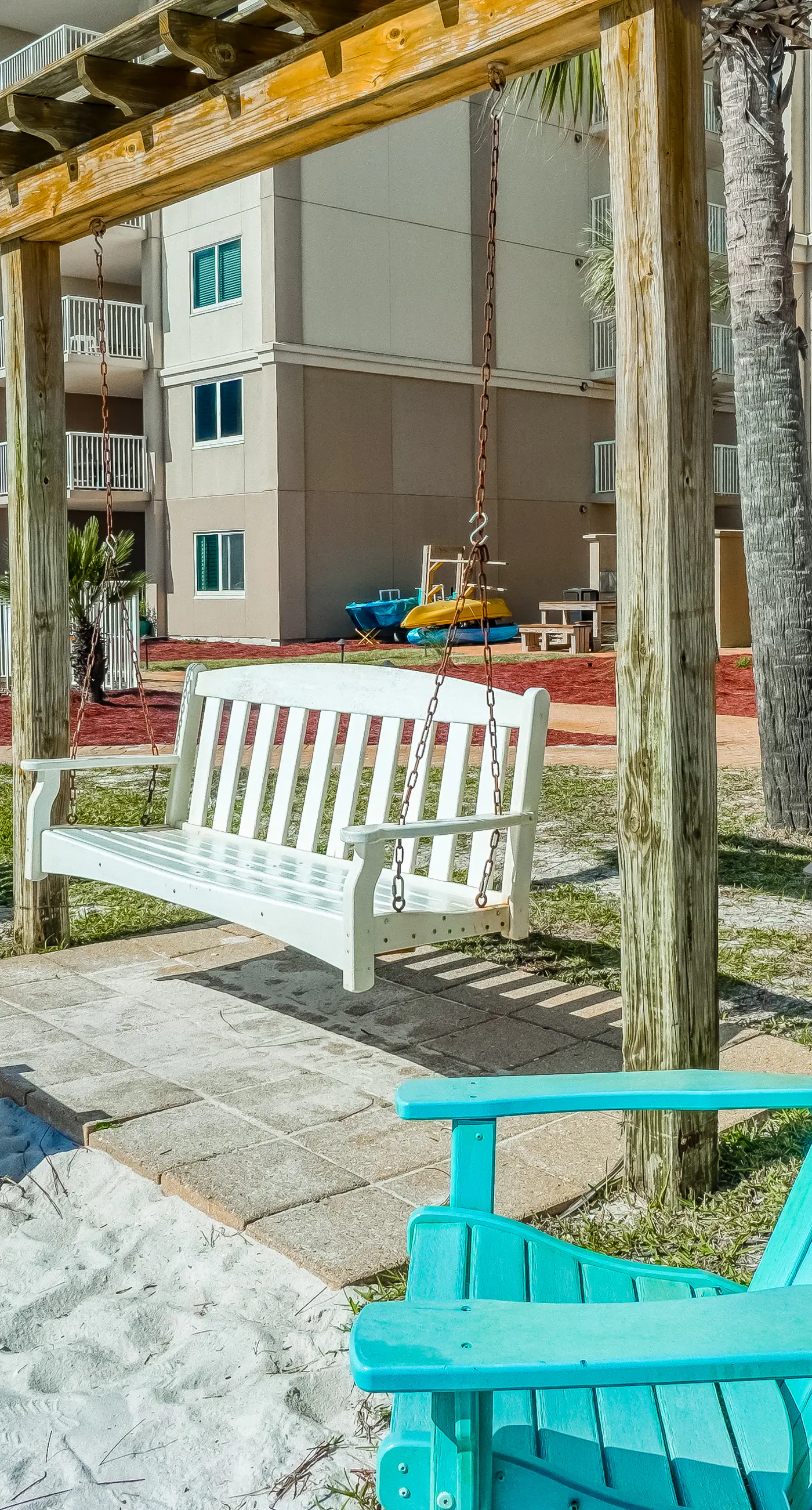 Gorgeous Oceanfront condo with washer/dryer, Gulf-front balcony & pool/hot tub