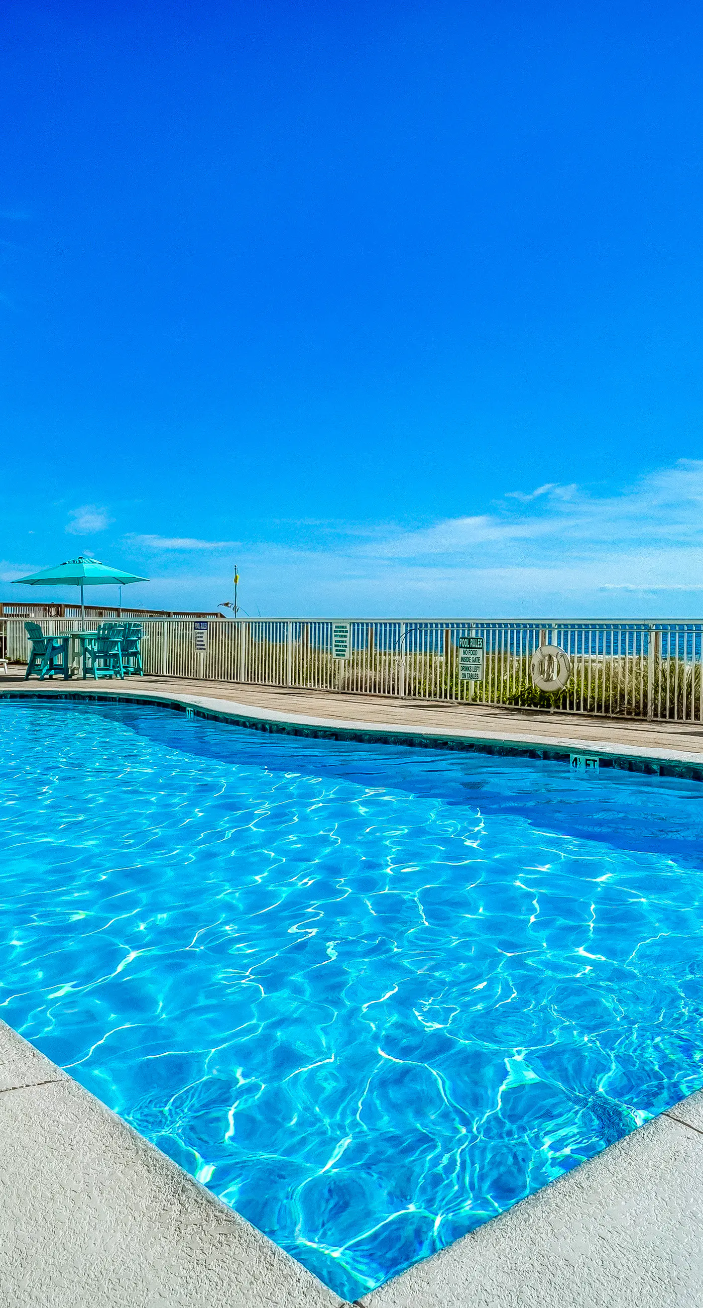 Gorgeous Oceanfront condo with washer/dryer, Gulf-front balcony & pool/hot tub
