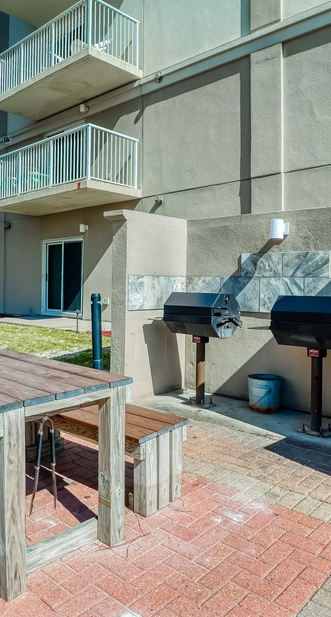 Gorgeous Oceanfront condo with washer/dryer, Gulf-front balcony & pool/hot tub