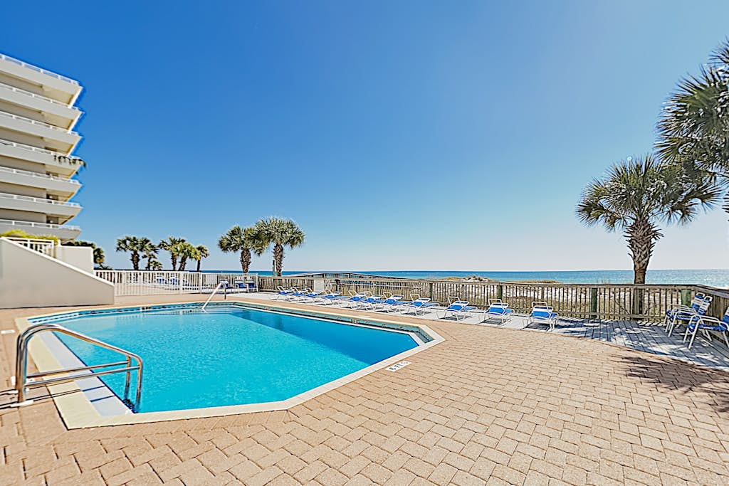 SeaSpray beachfront paradise with 3 pools, hot tub, marina, & tennis