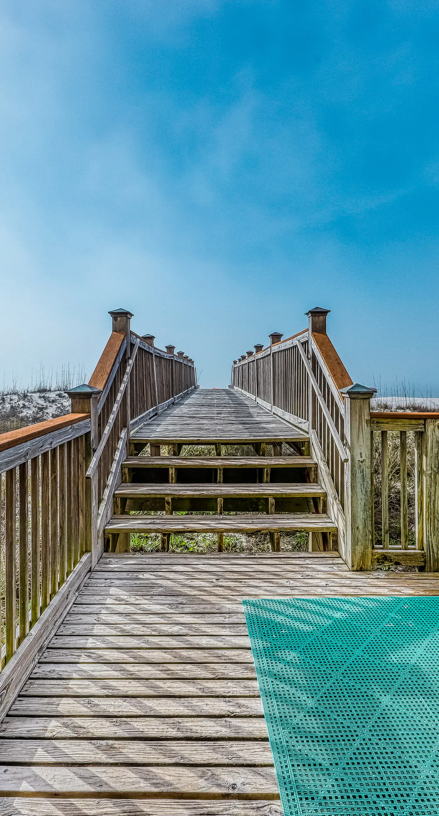 Inviting Gulf-front condo In Perdido Key with waterfront pool/hot tub and oceanfront balcony