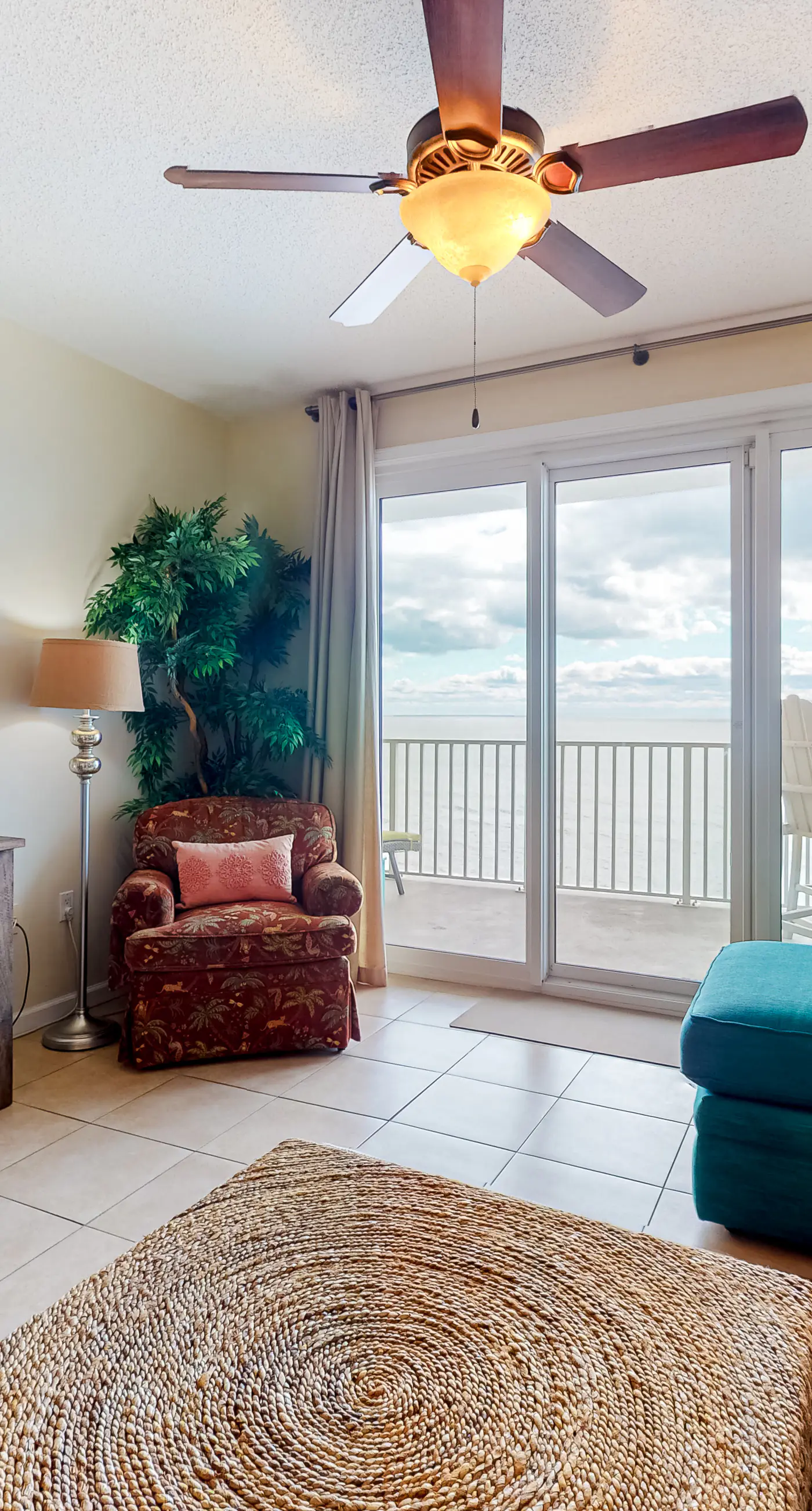 Inviting Gulf-front condo In Perdido Key with waterfront pool/hot tub and oceanfront balcony